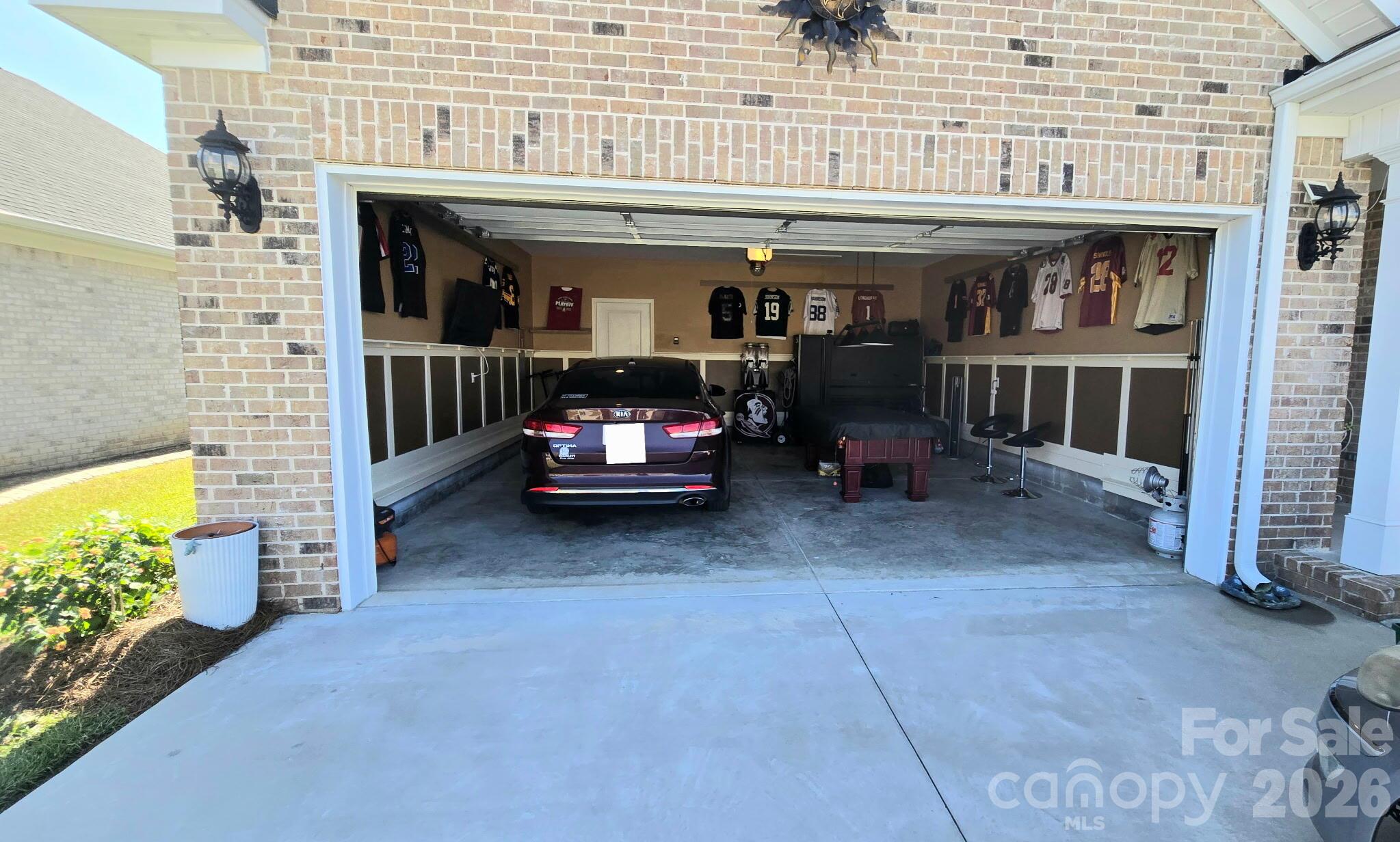 3016 Willett Court Property Photo 4