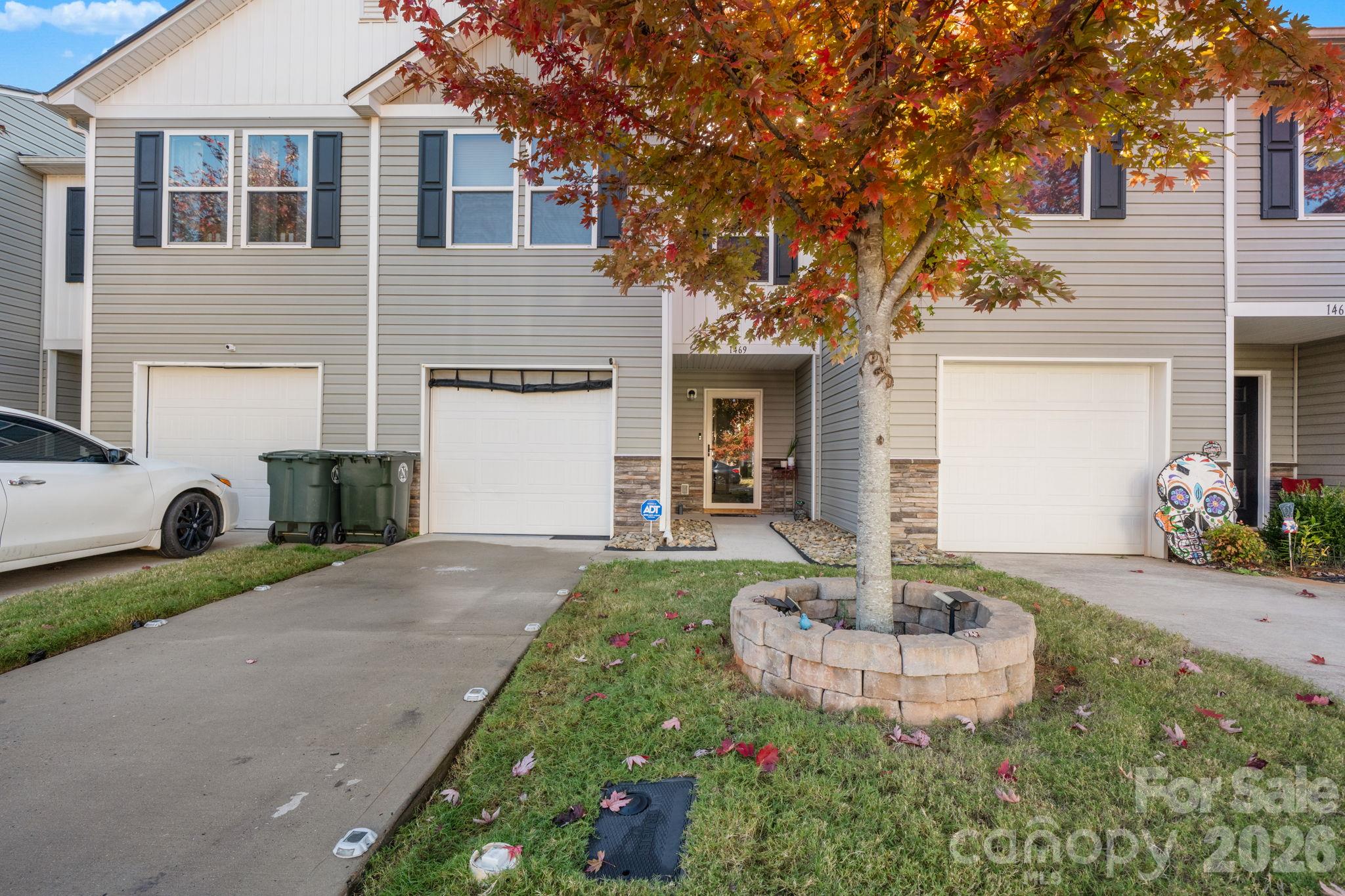 1469 Cypress Loop Property Photo 1
