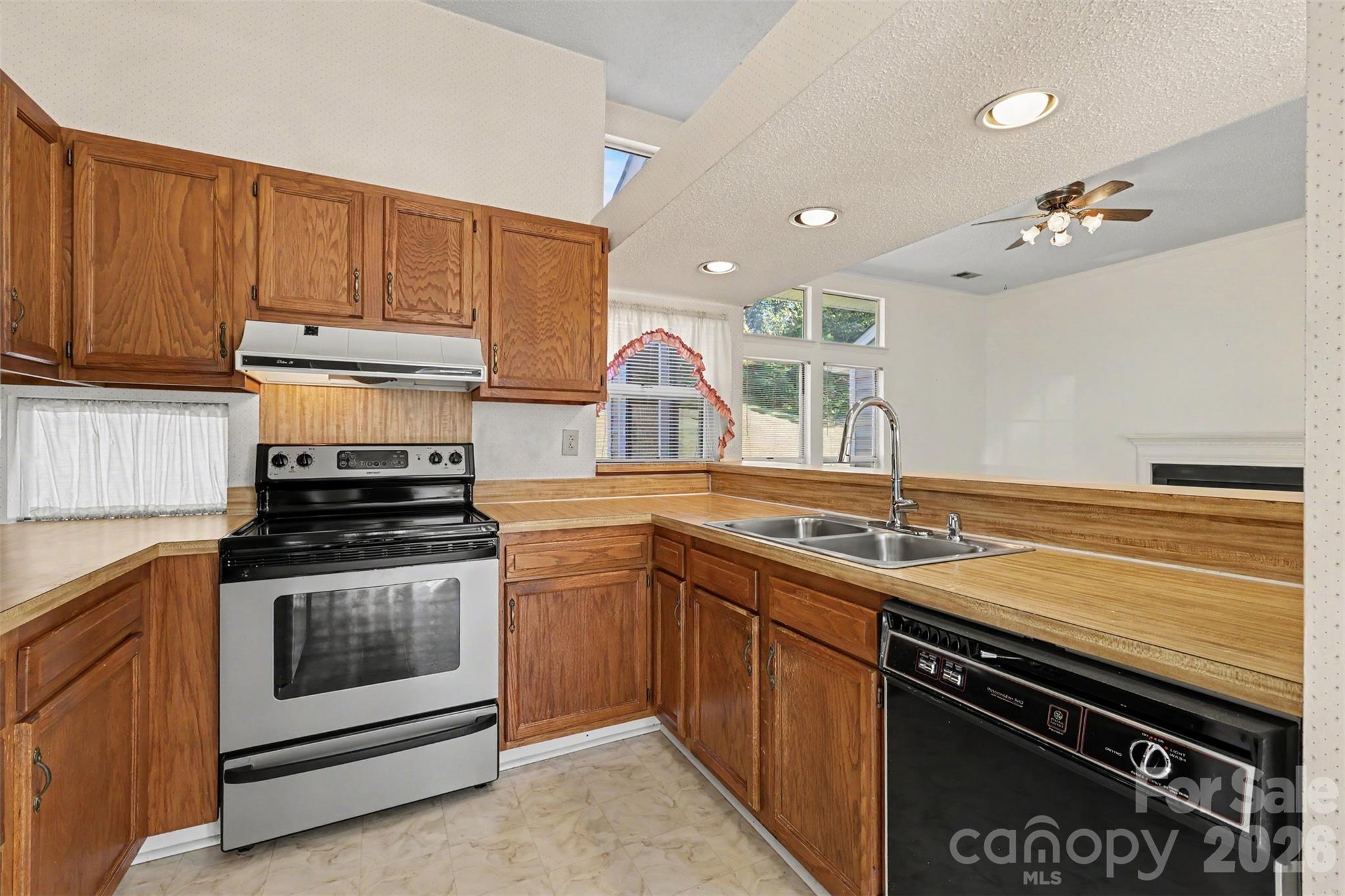 5929 Old Meadow Road Property Photo 10