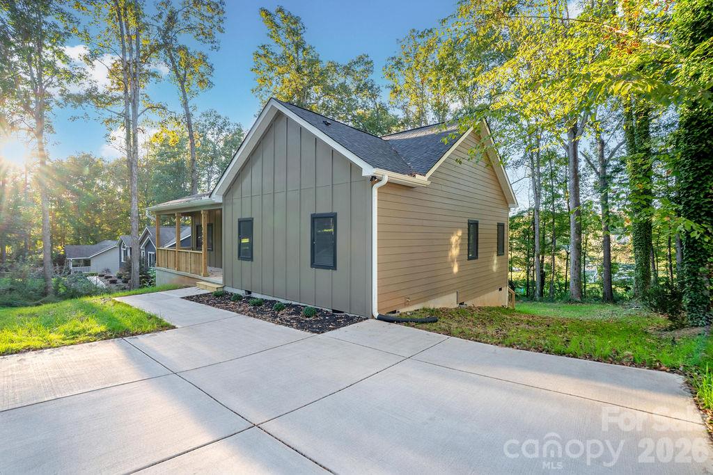 1520 Holly Court Property Photo 3