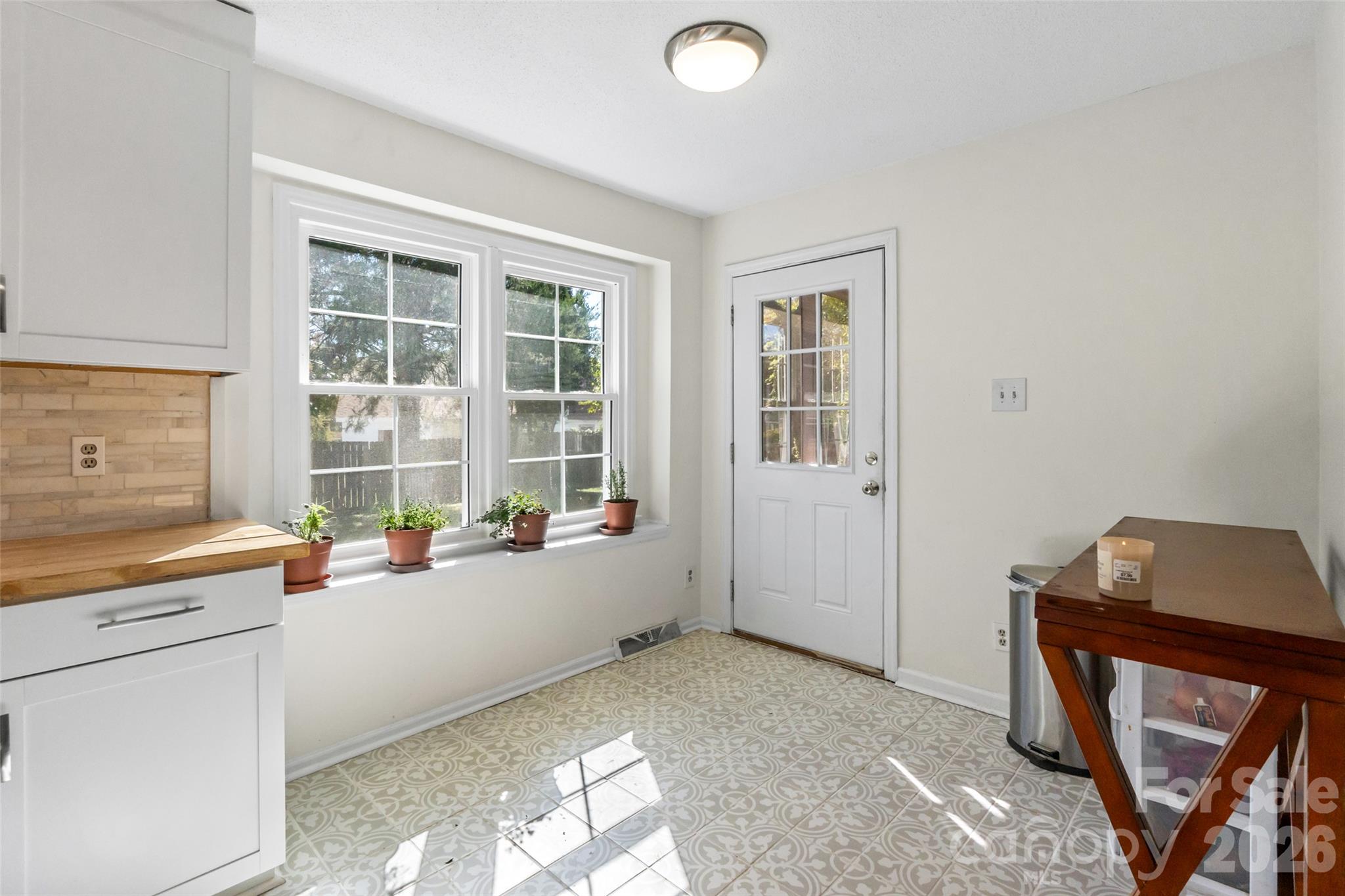 1655 Brook Drive Property Photo 6