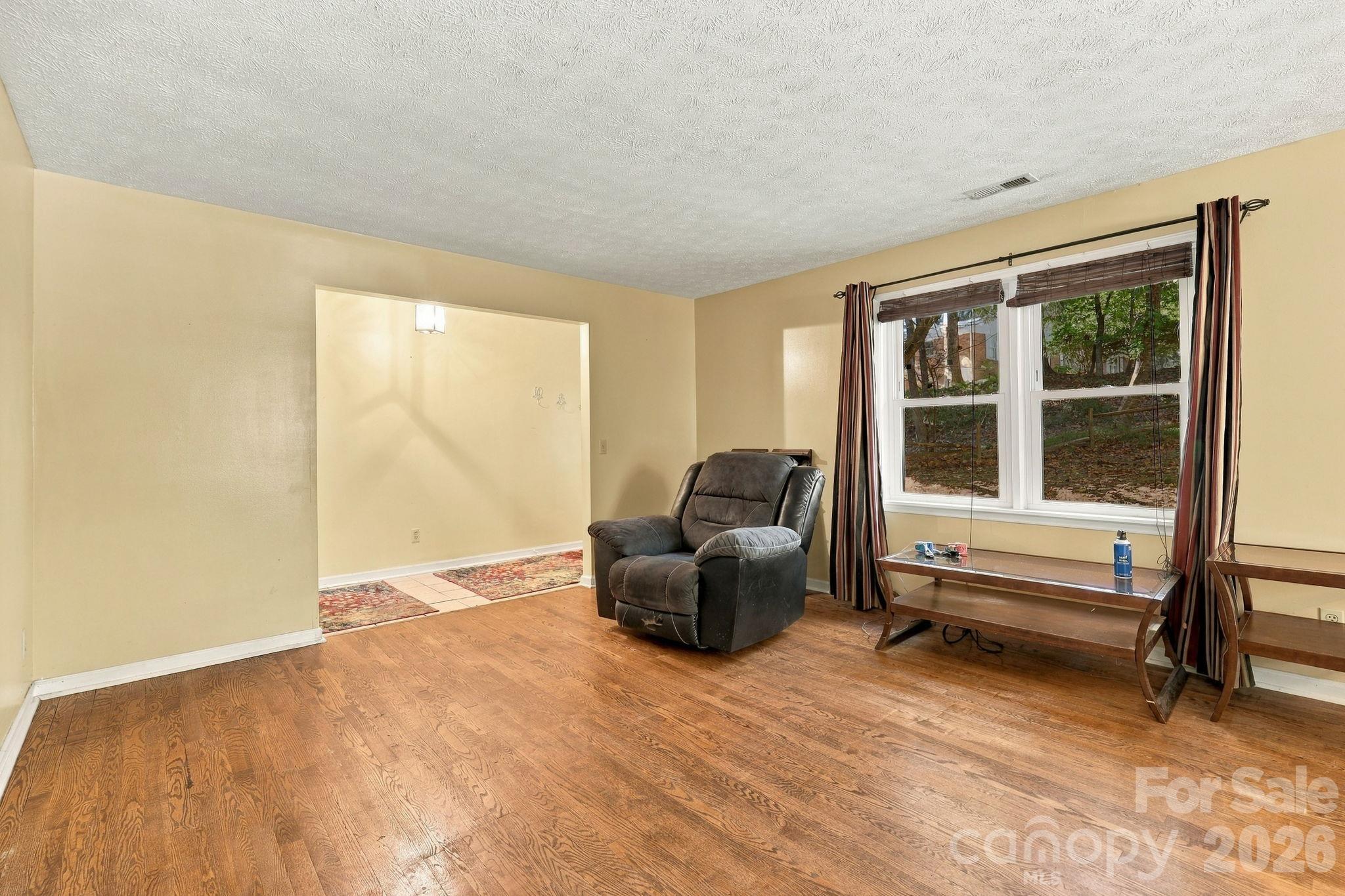 252 Foxhunt Lane Property Photo 6