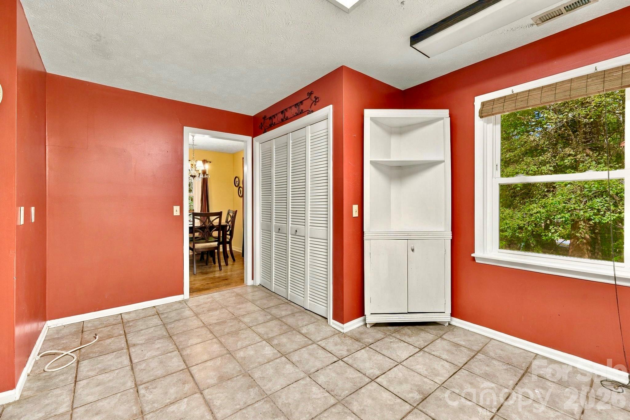 252 Foxhunt Lane Property Photo 8