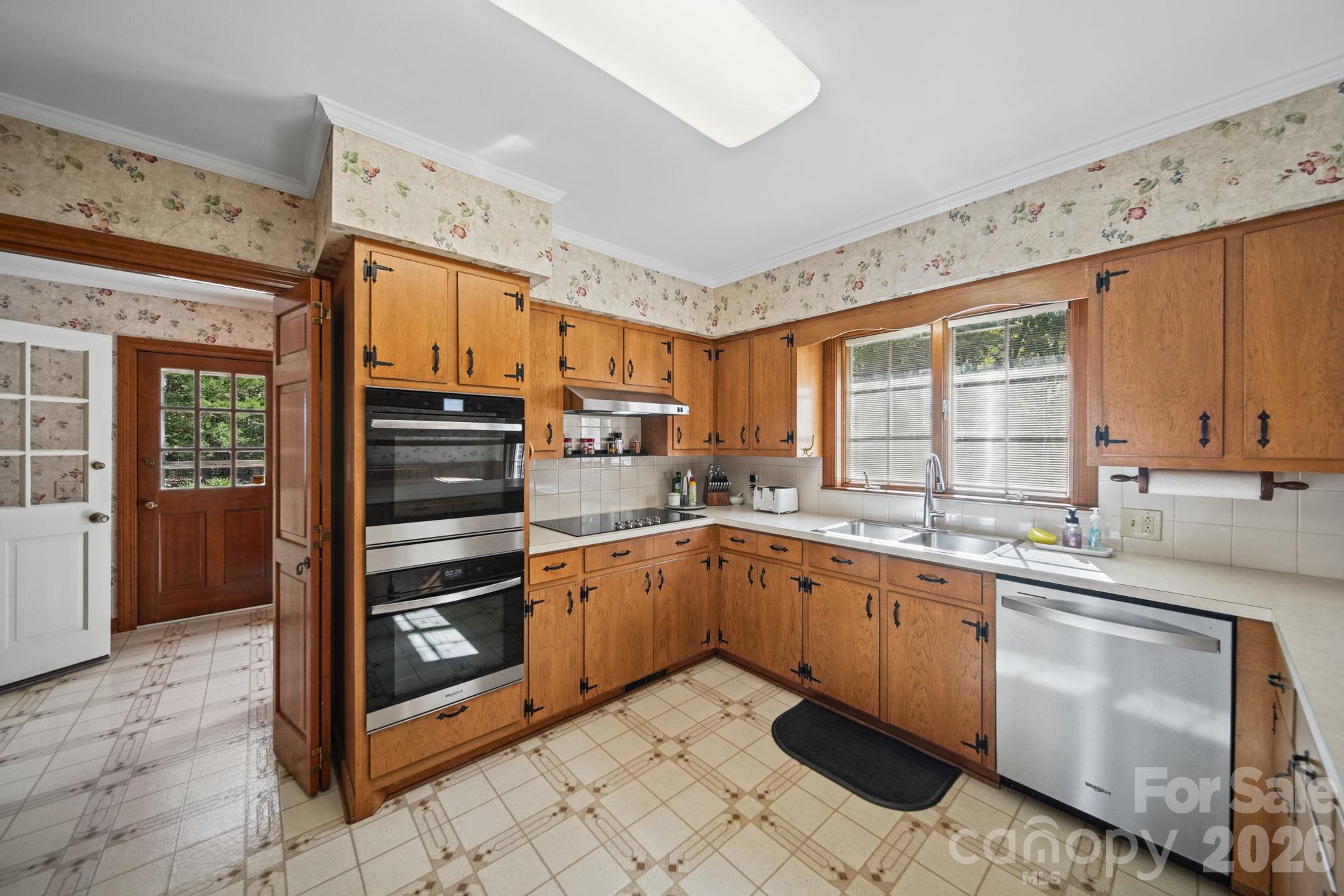 1500 Lee Lynn Drive Property Photo 10
