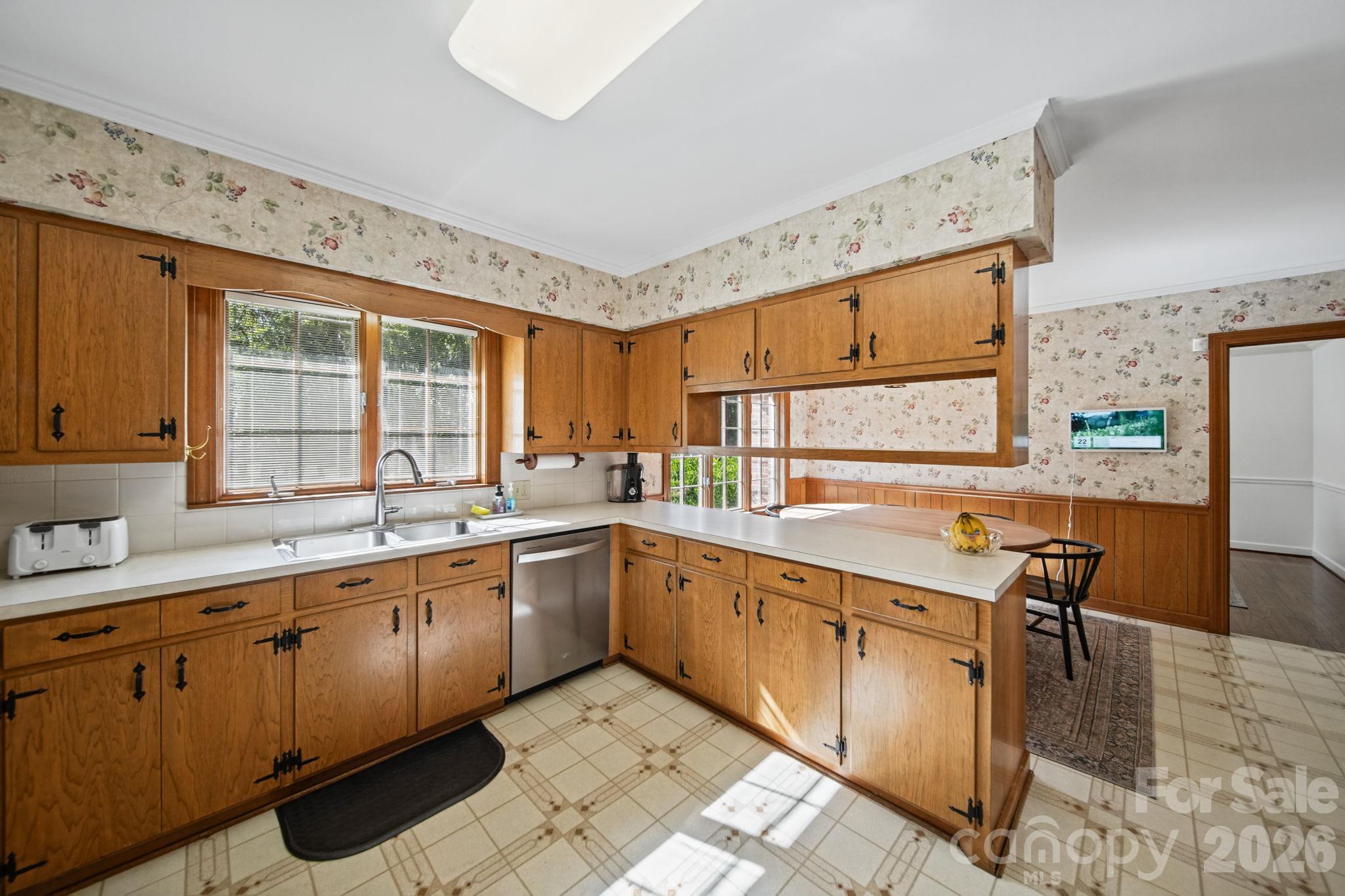 1500 Lee Lynn Road Property Photo 11
