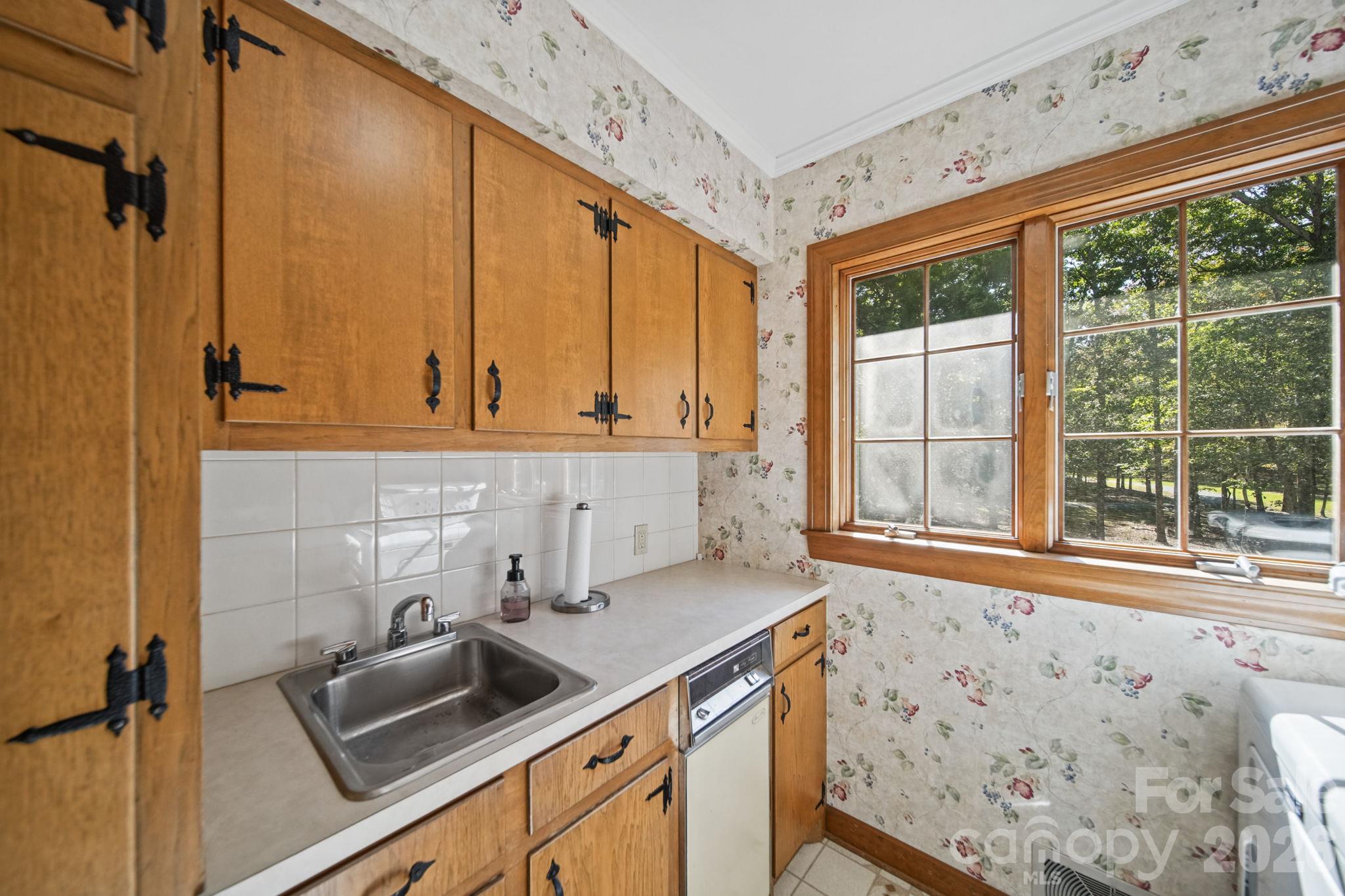 1500 Lee Lynn Road Property Photo 30