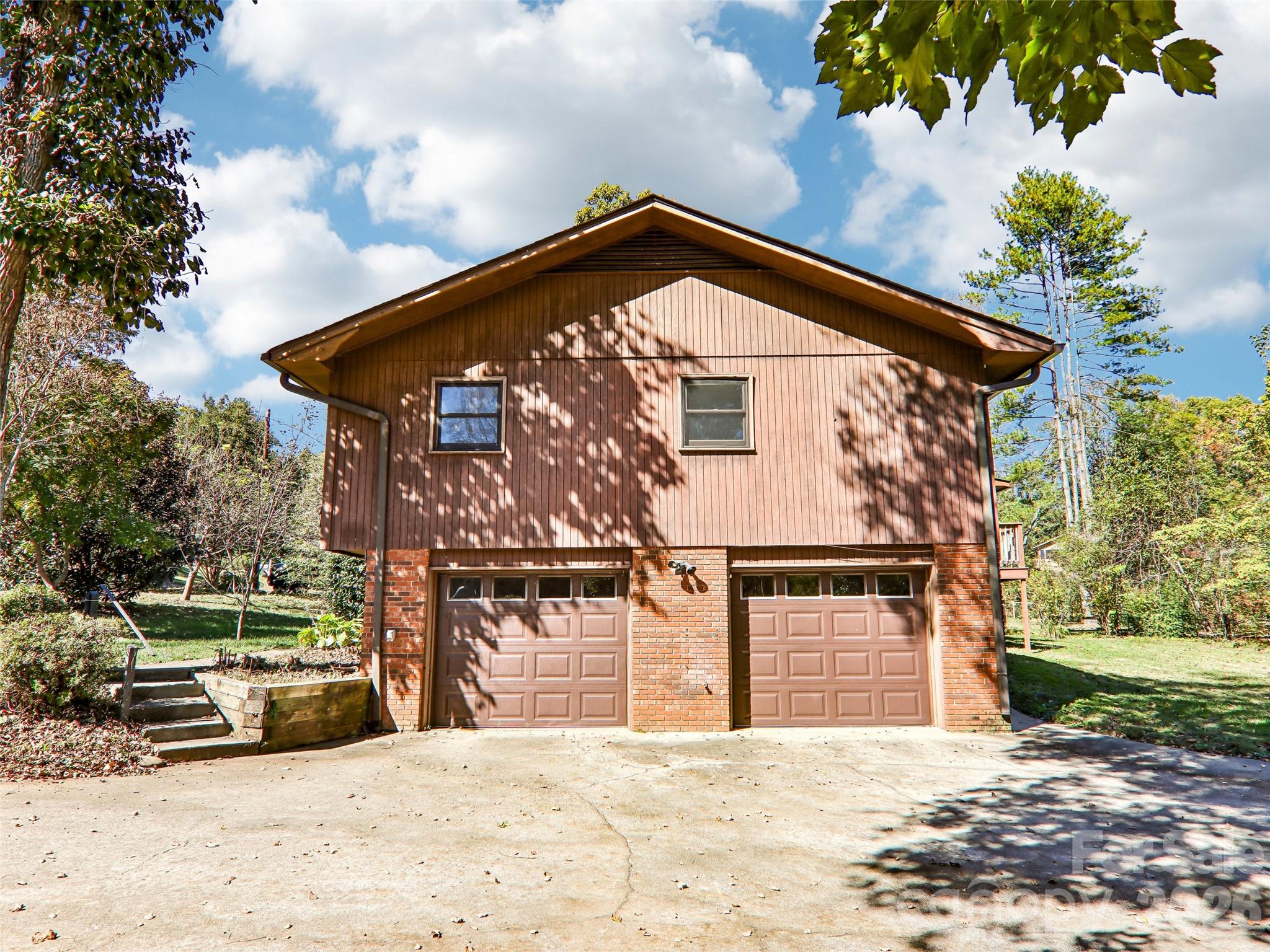 331 Woody Lane Property Photo 4