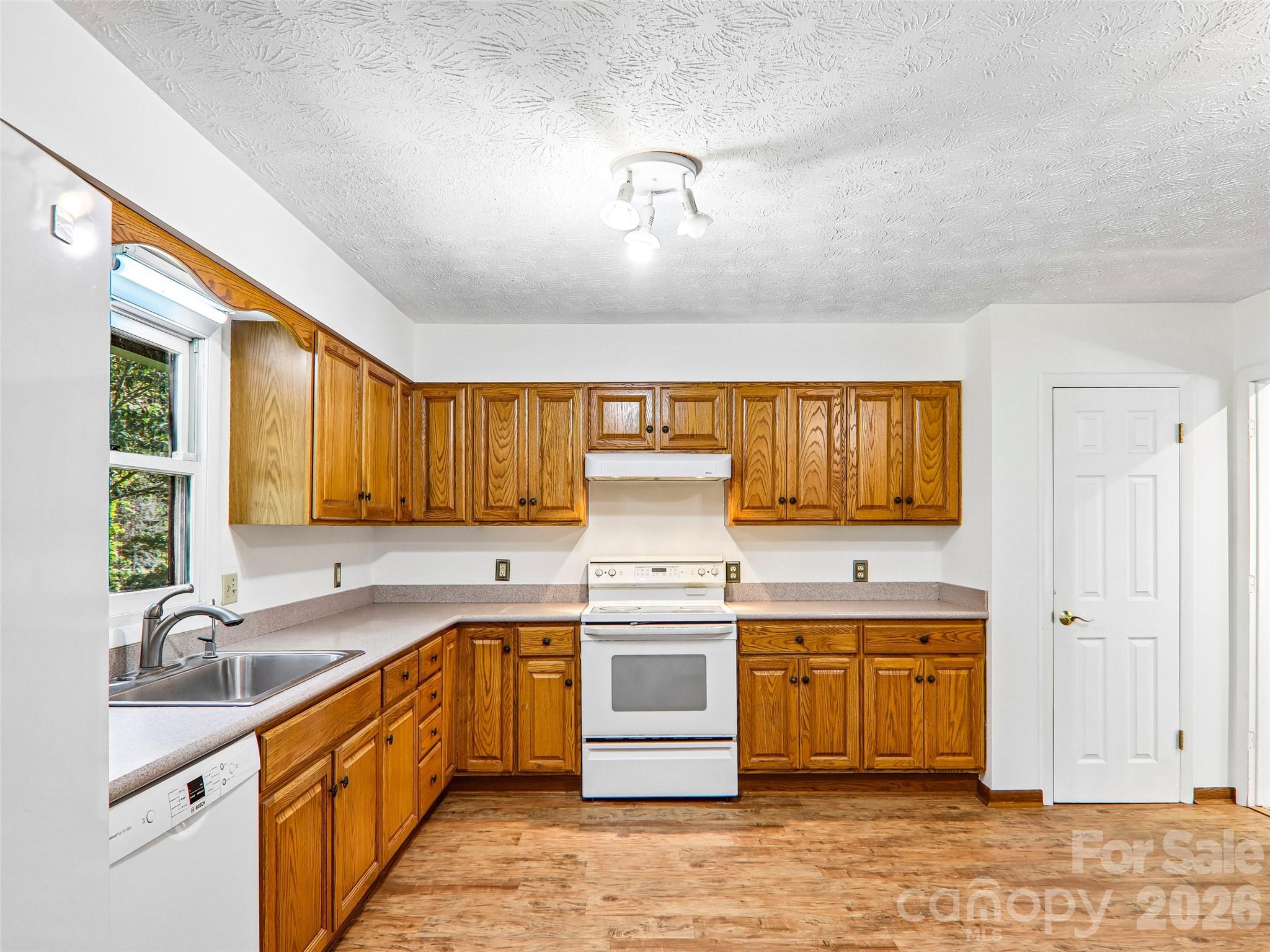 331 Woody Lane Property Photo 8