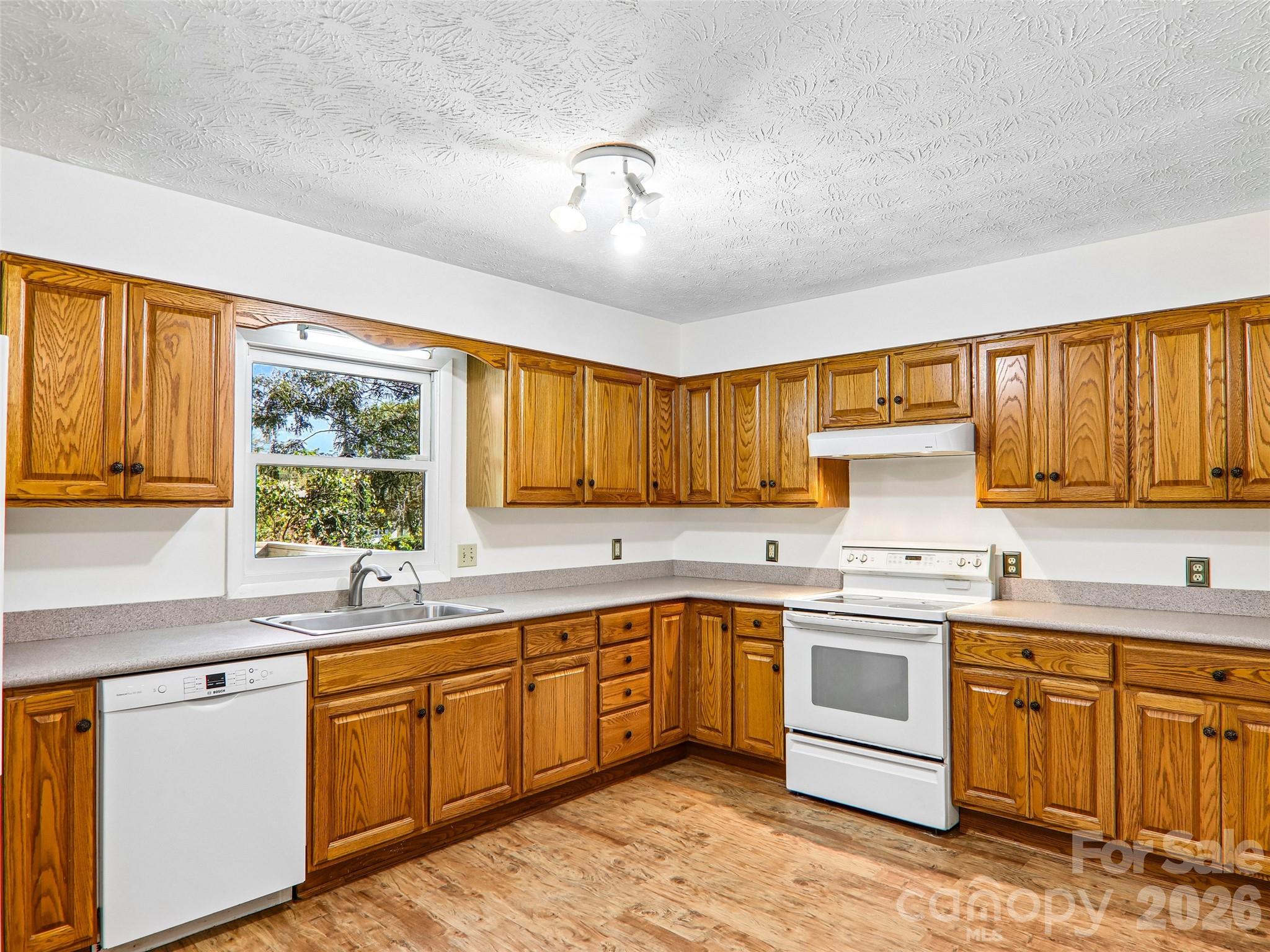 331 Woody Lane Property Photo 9