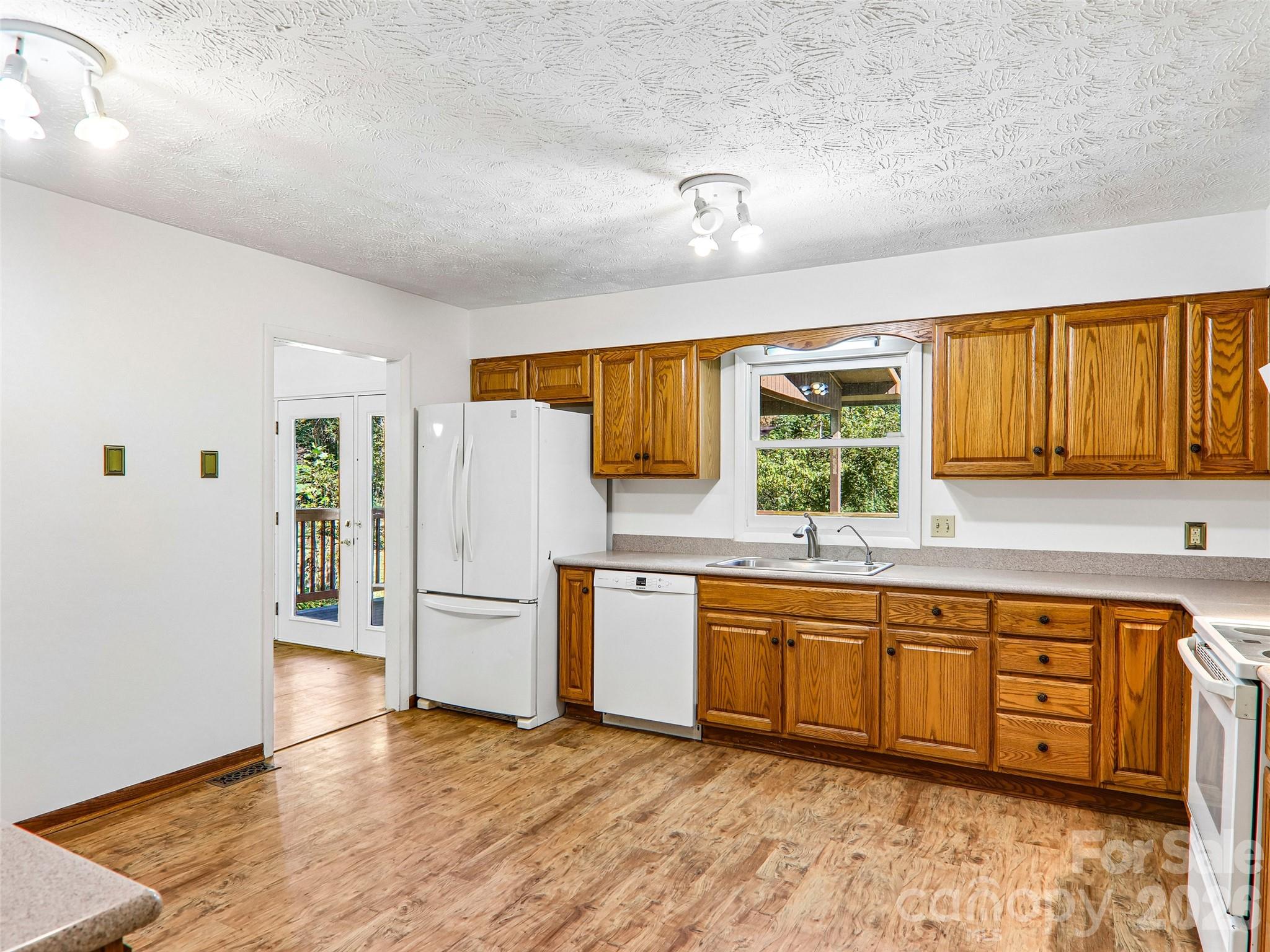 331 Woody Lane Property Photo 10