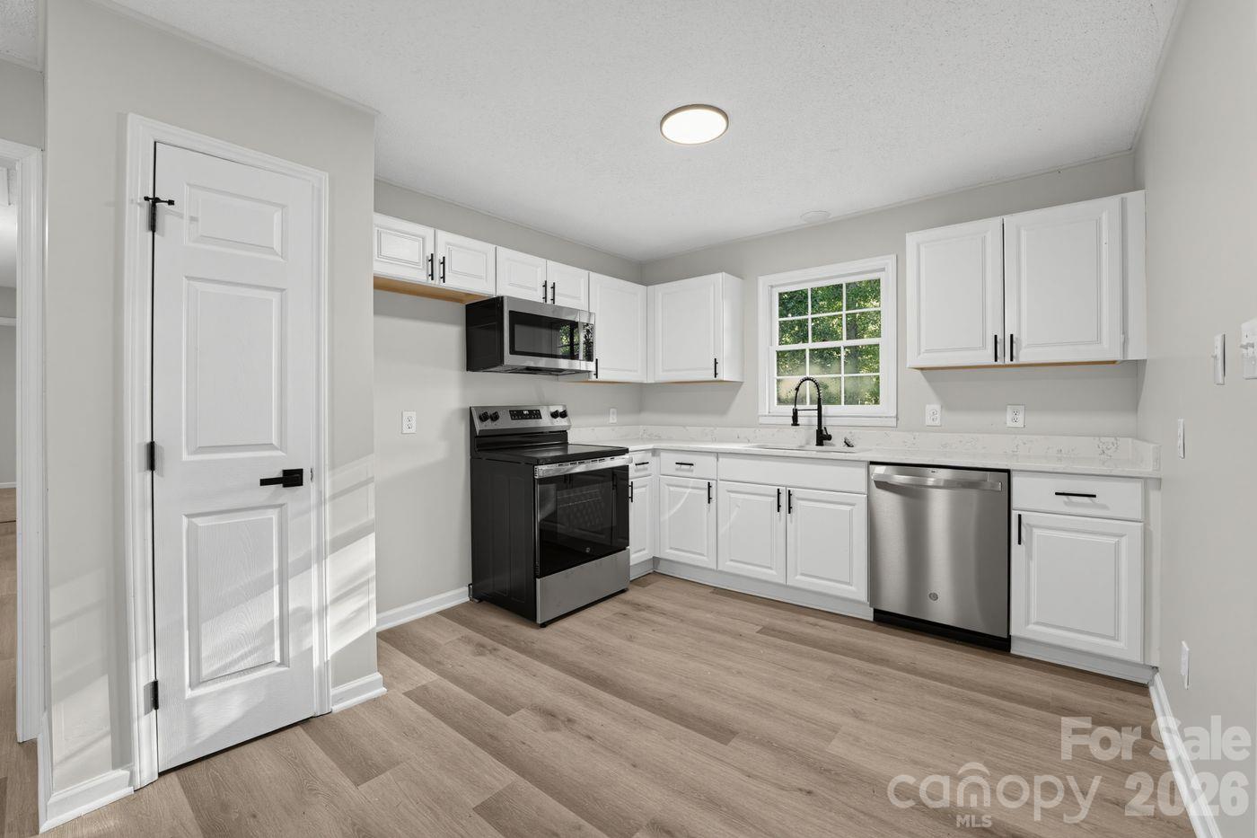 1227 Eden Drive Property Photo 4
