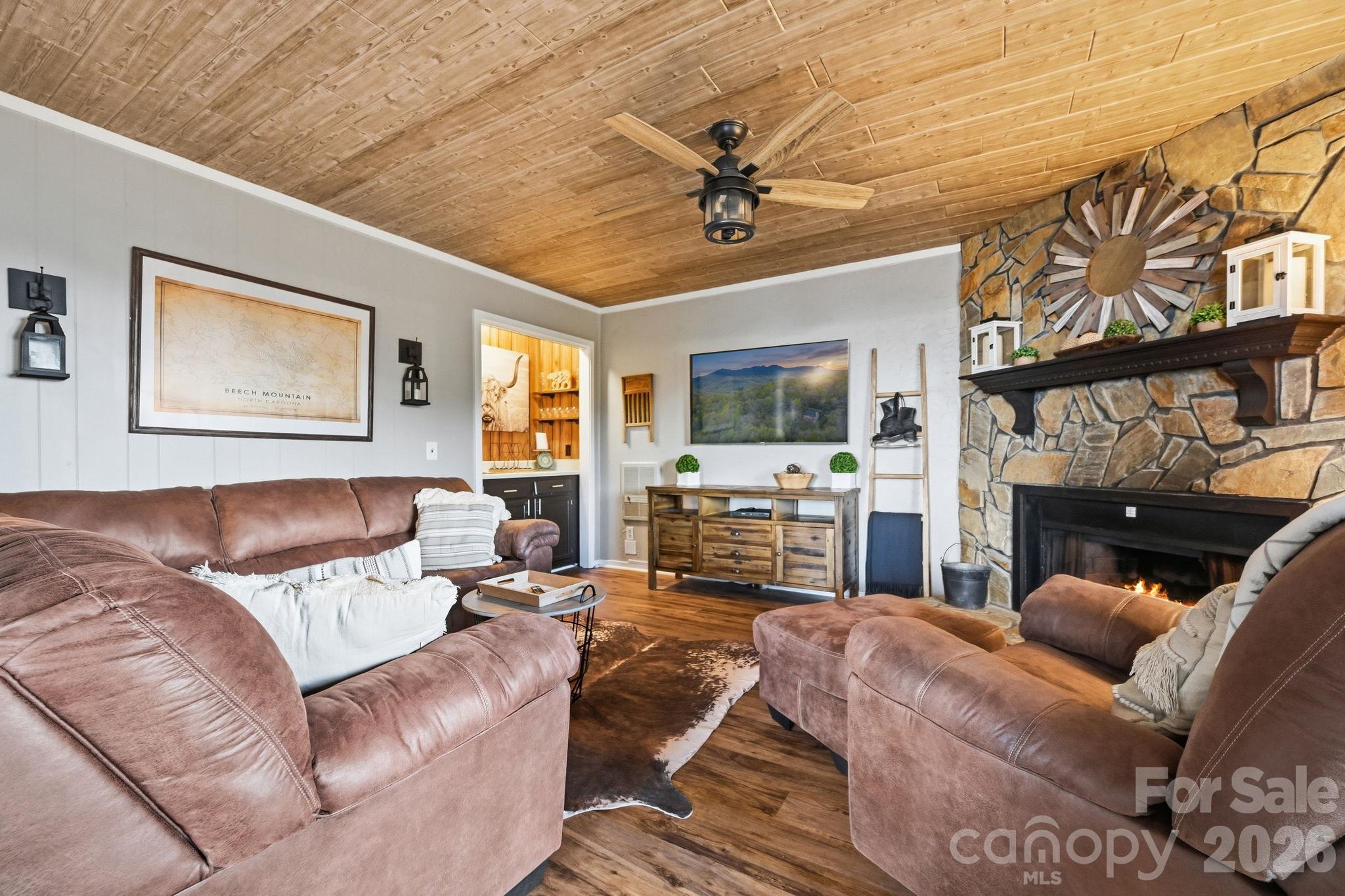 301 Pinnacle Inn Road 3317 Property Photo 6