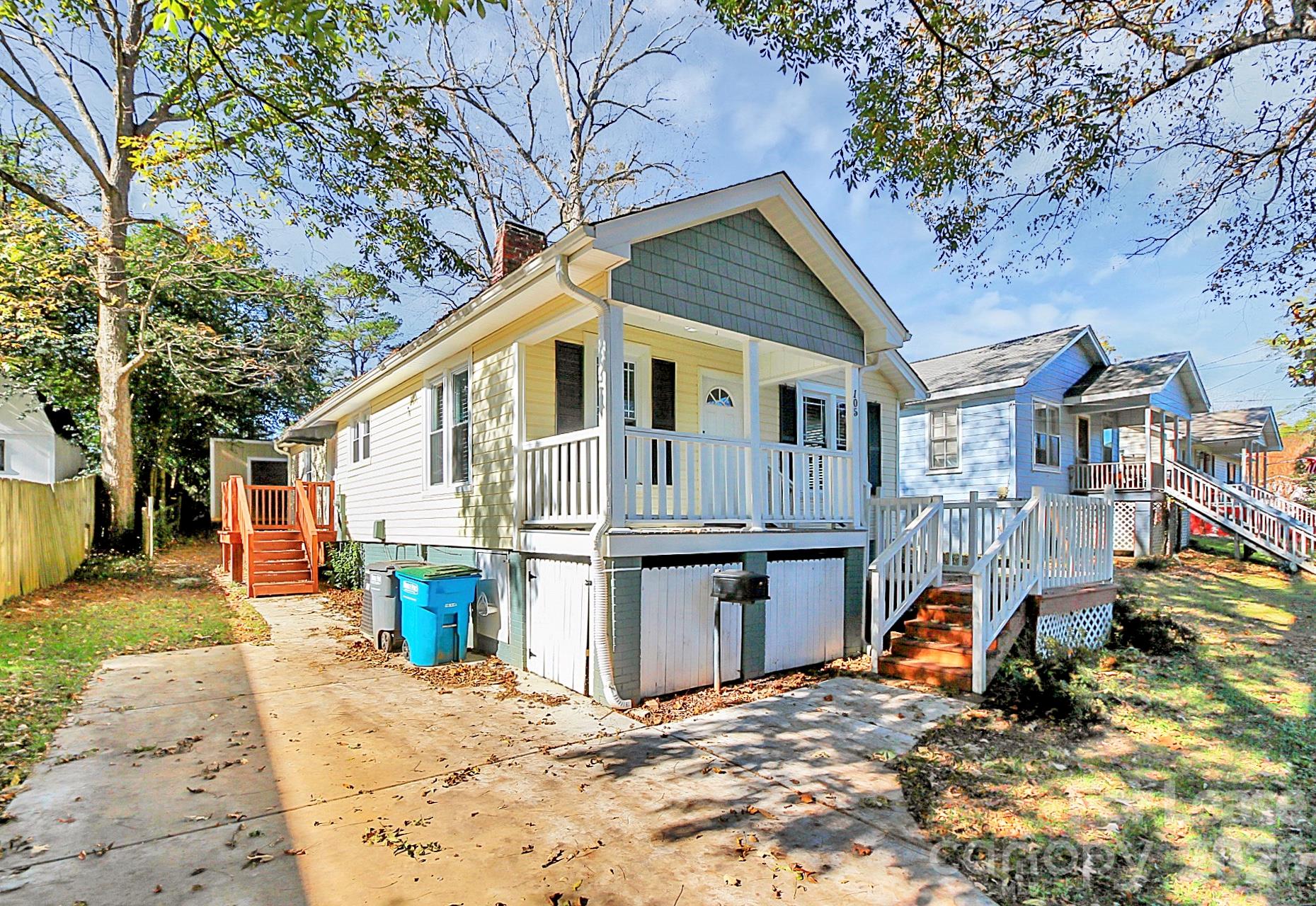 105 Oak Street Property Photo 3