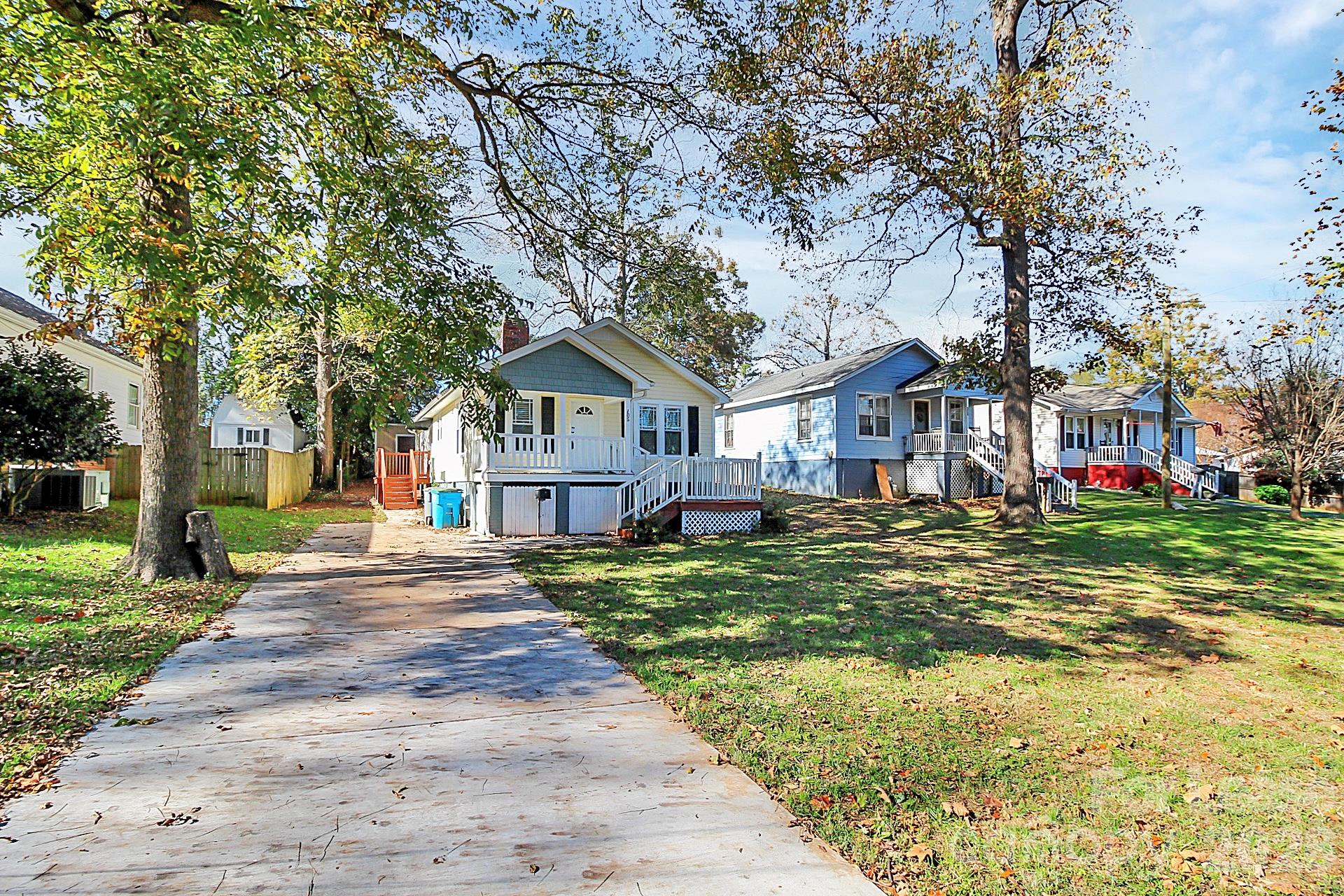 105 Oak Street Property Photo 4