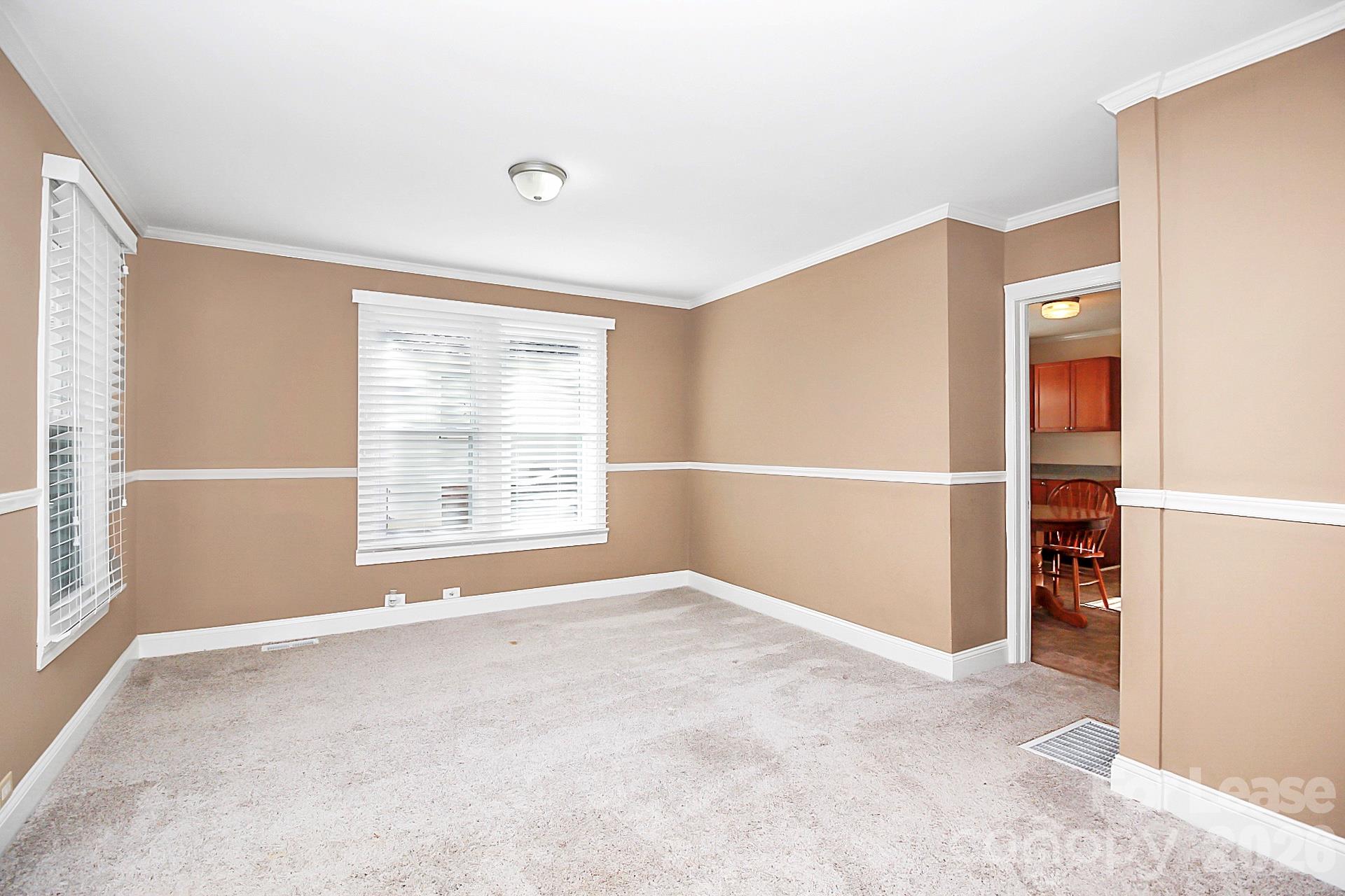 105 Oak Street Property Photo 6