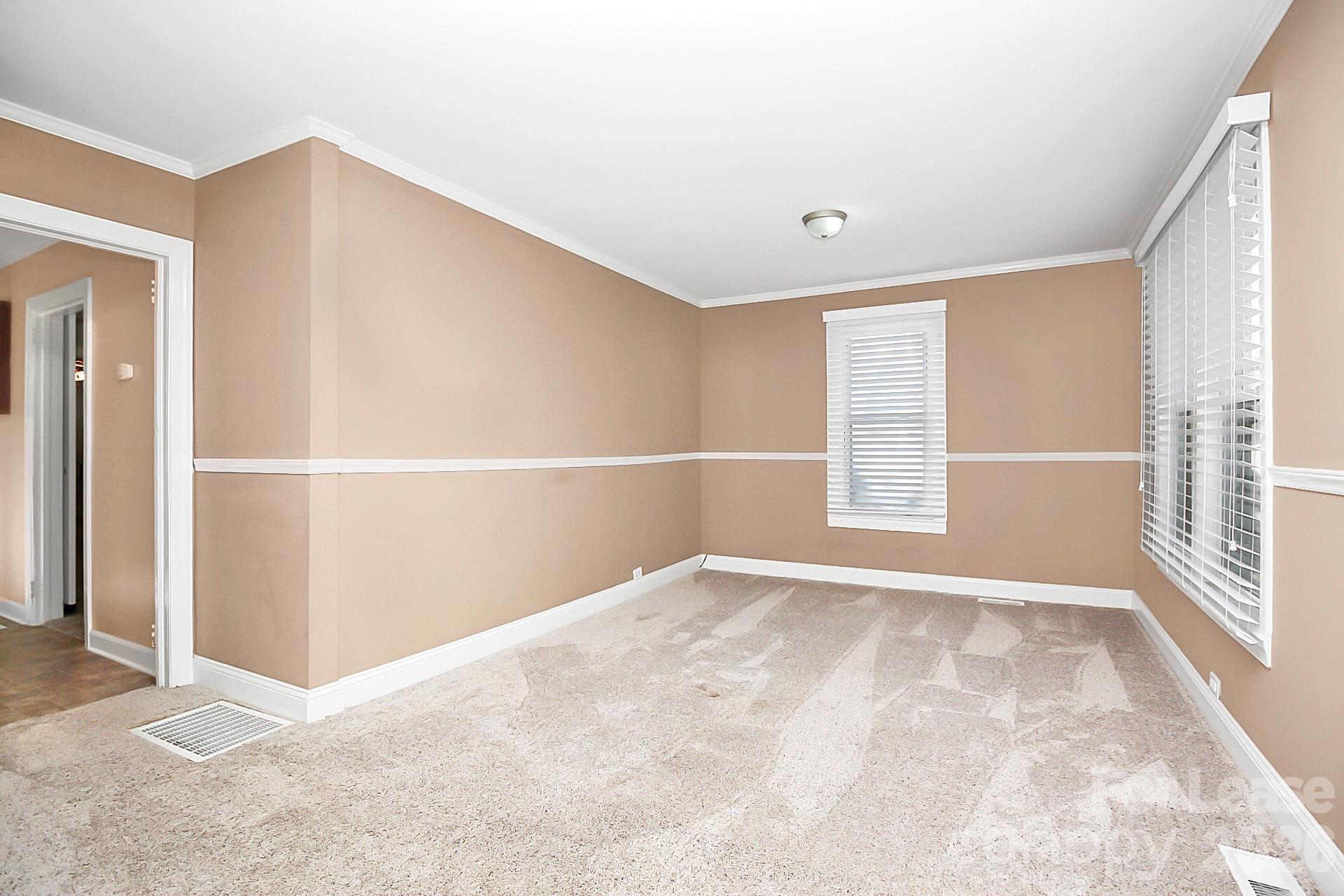 105 Oak Street Property Photo 7