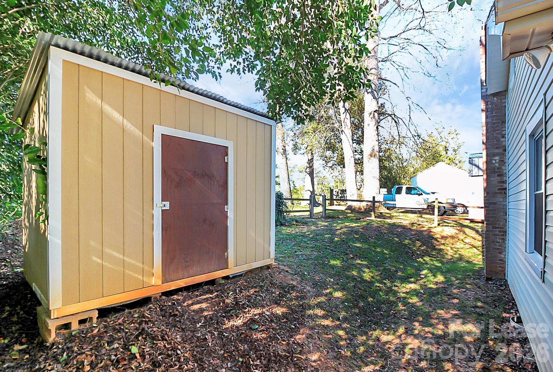 105 Oak Street Property Photo 27
