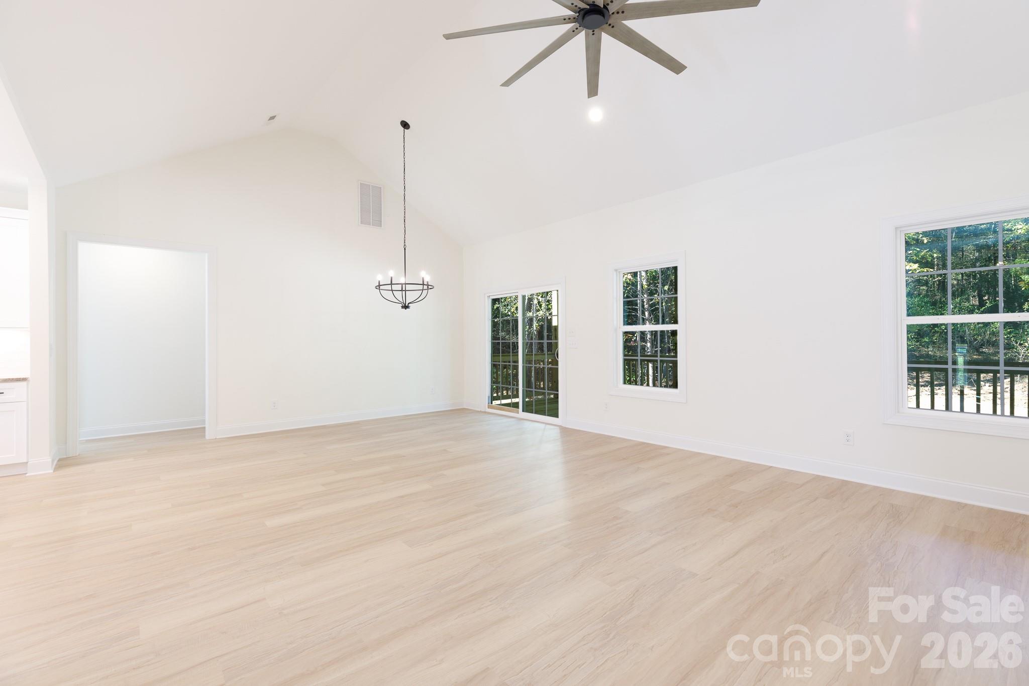 2030 Hunters Creek Lane Property Photo 4