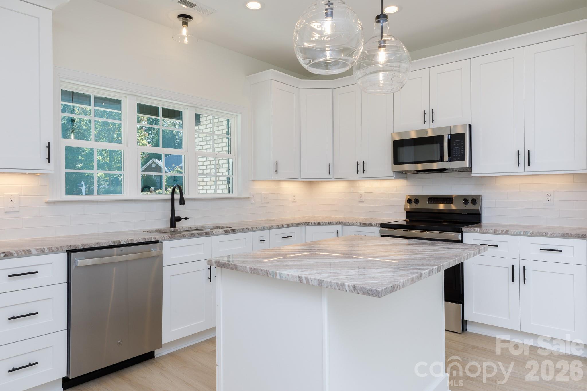2030 Hunters Creek Lane Property Photo 11