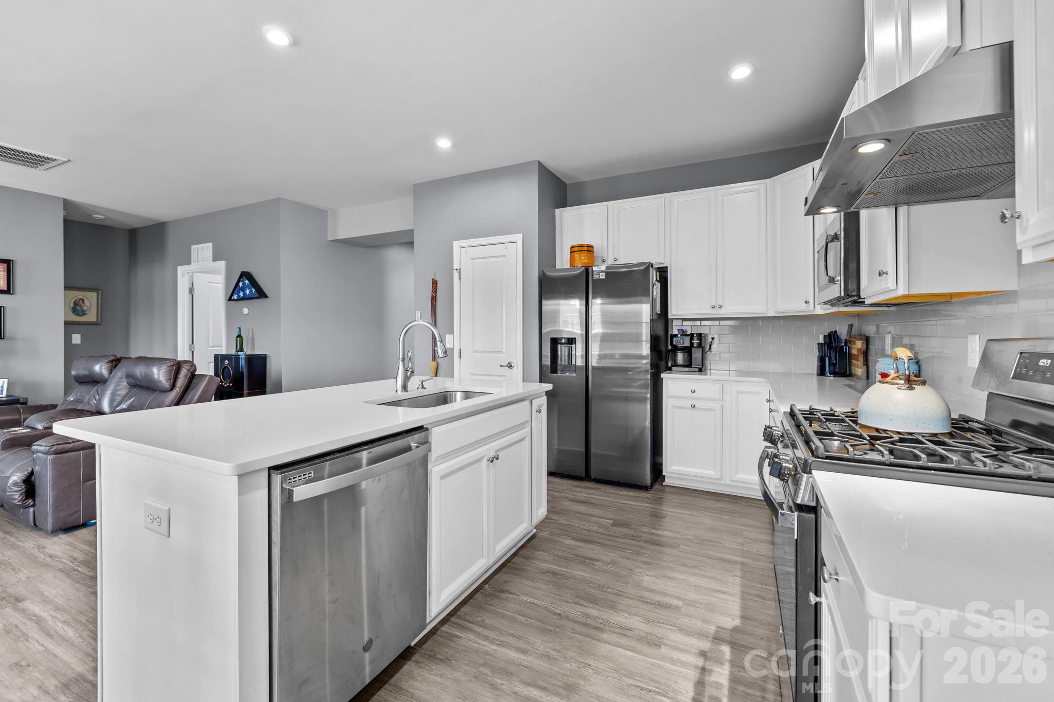 1915 Slippery Rock Lane Property Photo 10