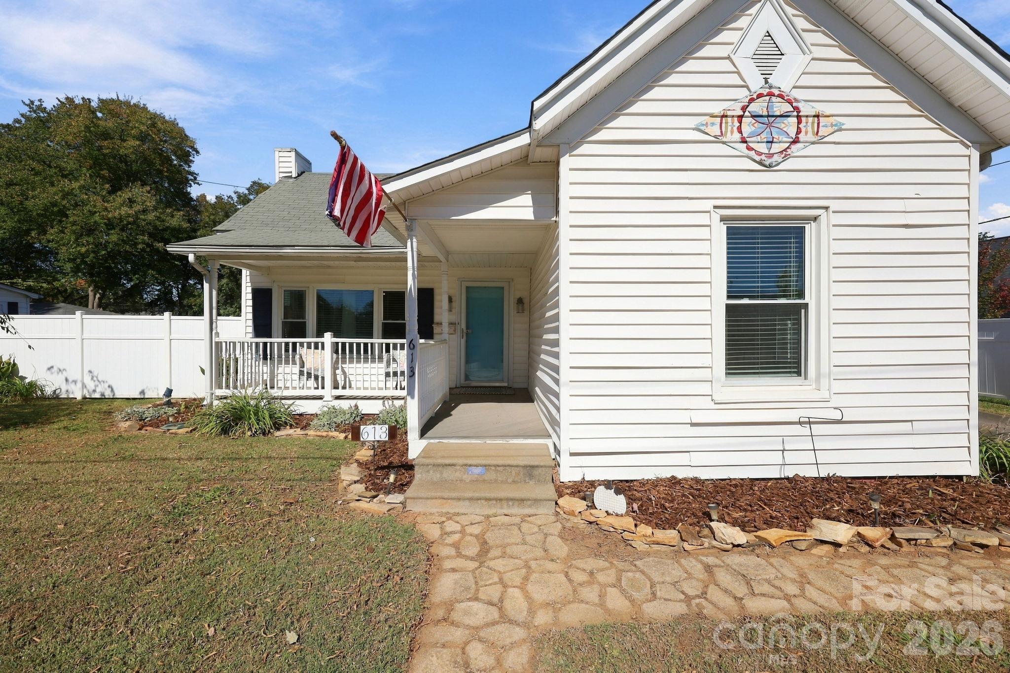 613 Salisbury Street Property Photo 1