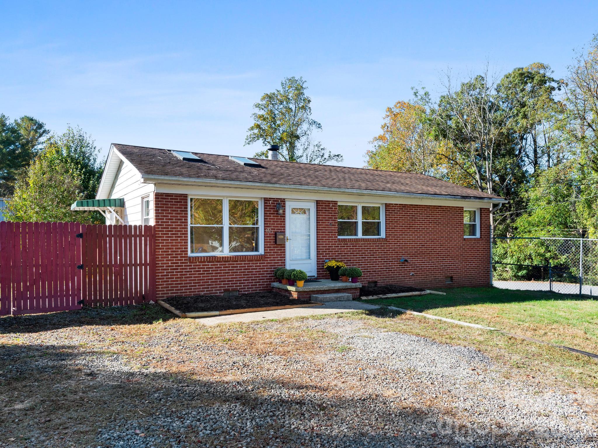 62 Deaverview Road Property Photo 1