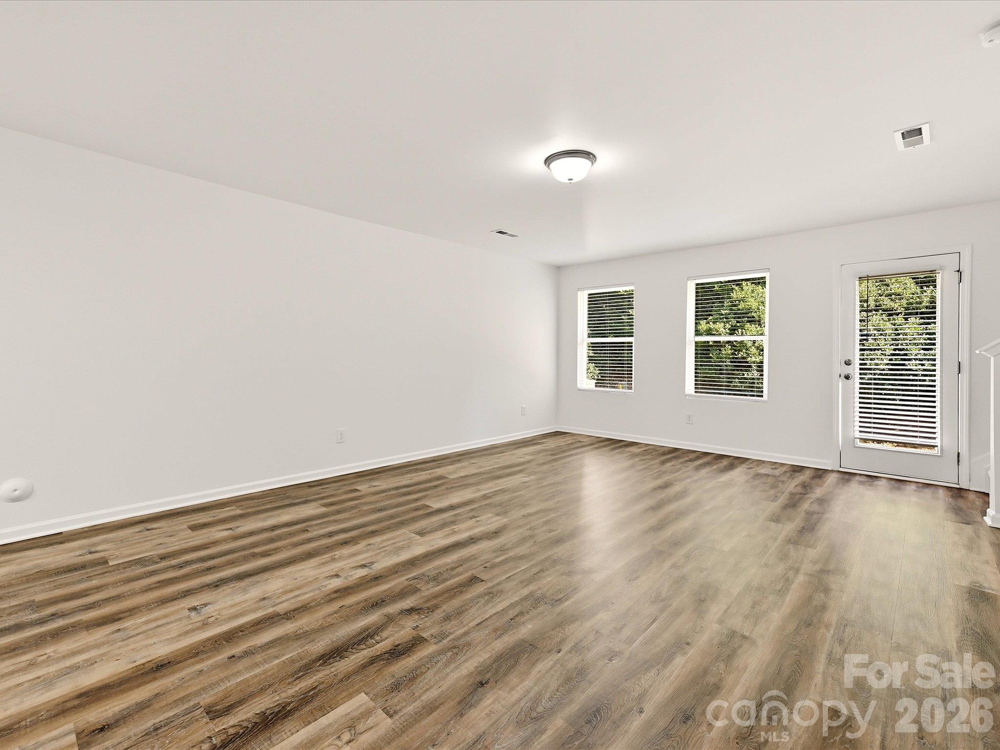 1470 Cypress Loop Property Photo 4