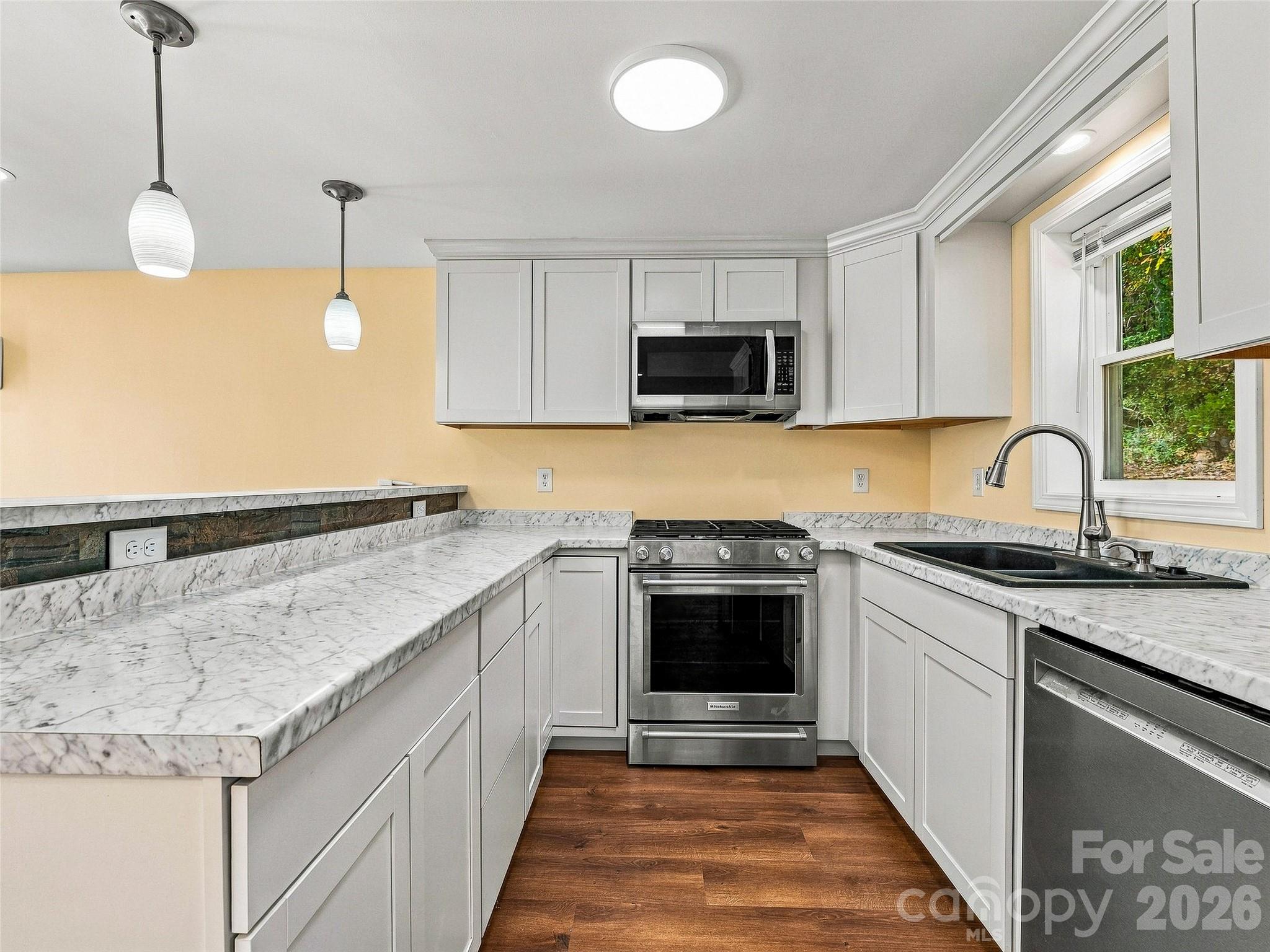 33 Phipps Street Property Photo 22