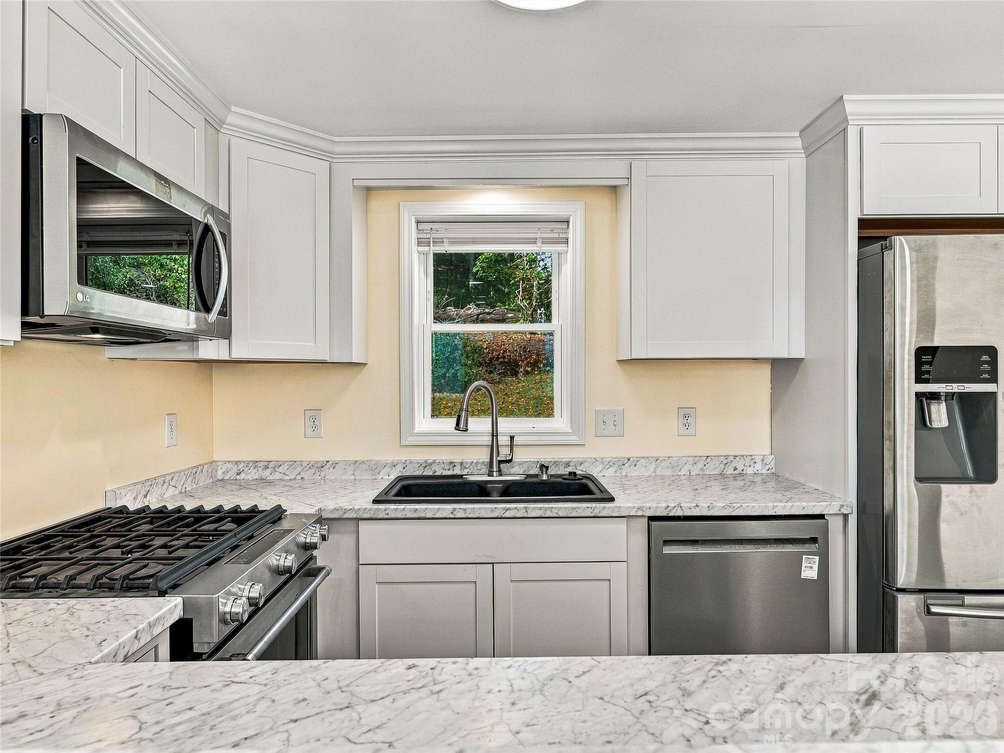 33 Phipps Street Property Photo 23
