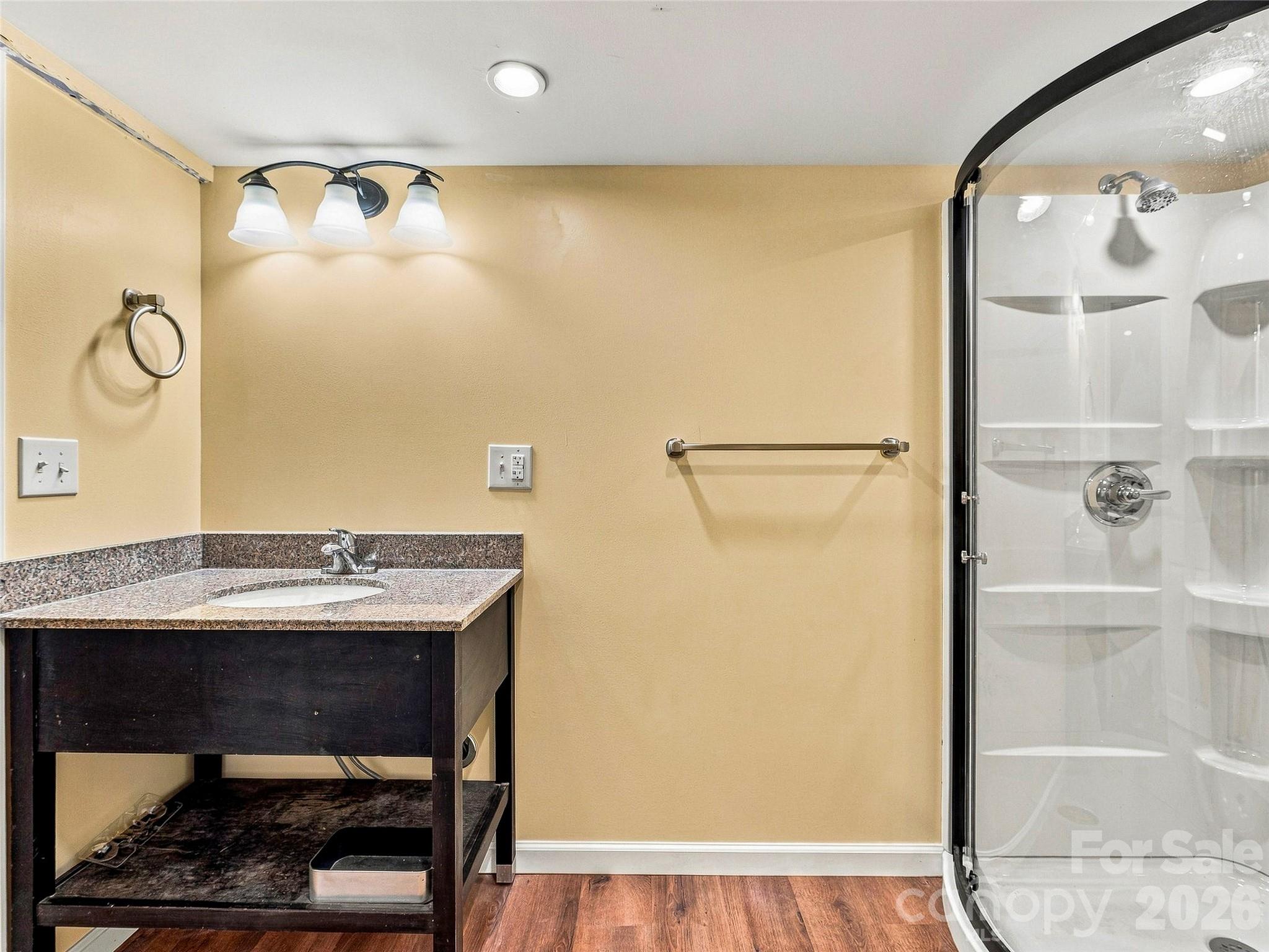 33 Phipps Street Property Photo 27