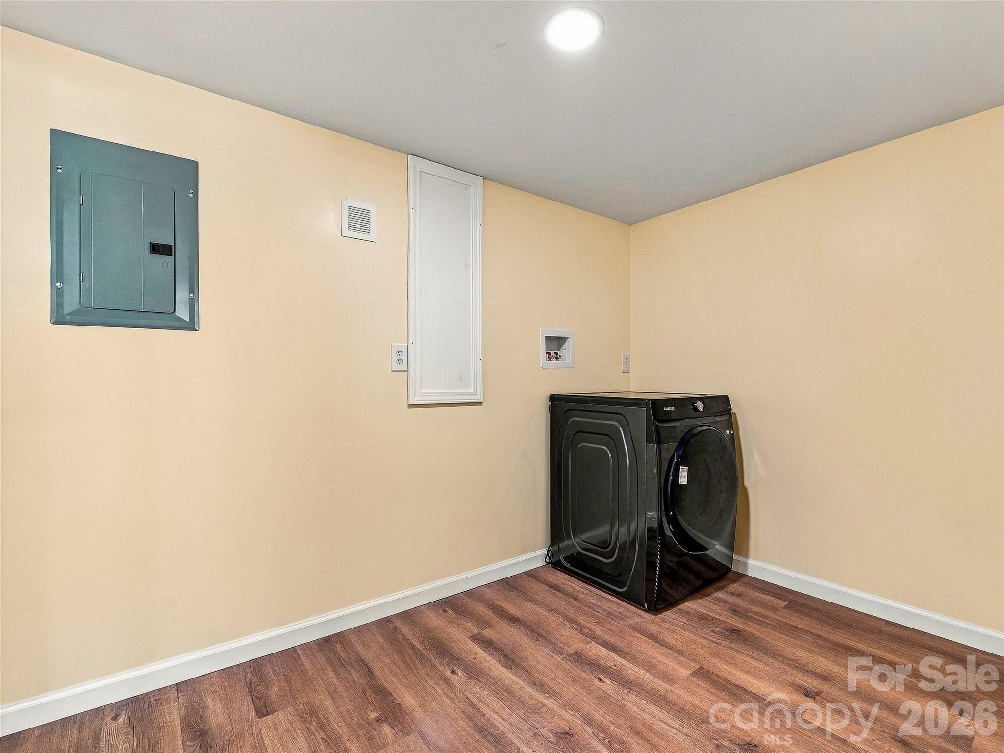 33 Phipps Street Property Photo 28