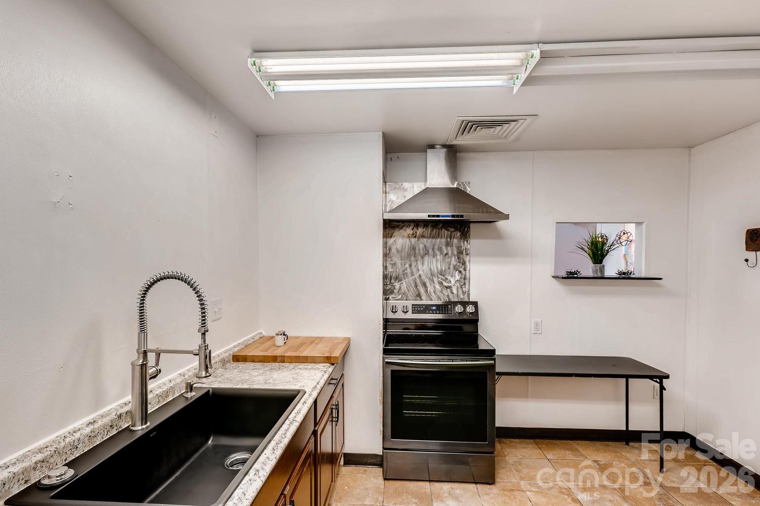 525 E 6th Street 115,116,117 Property Photo 16