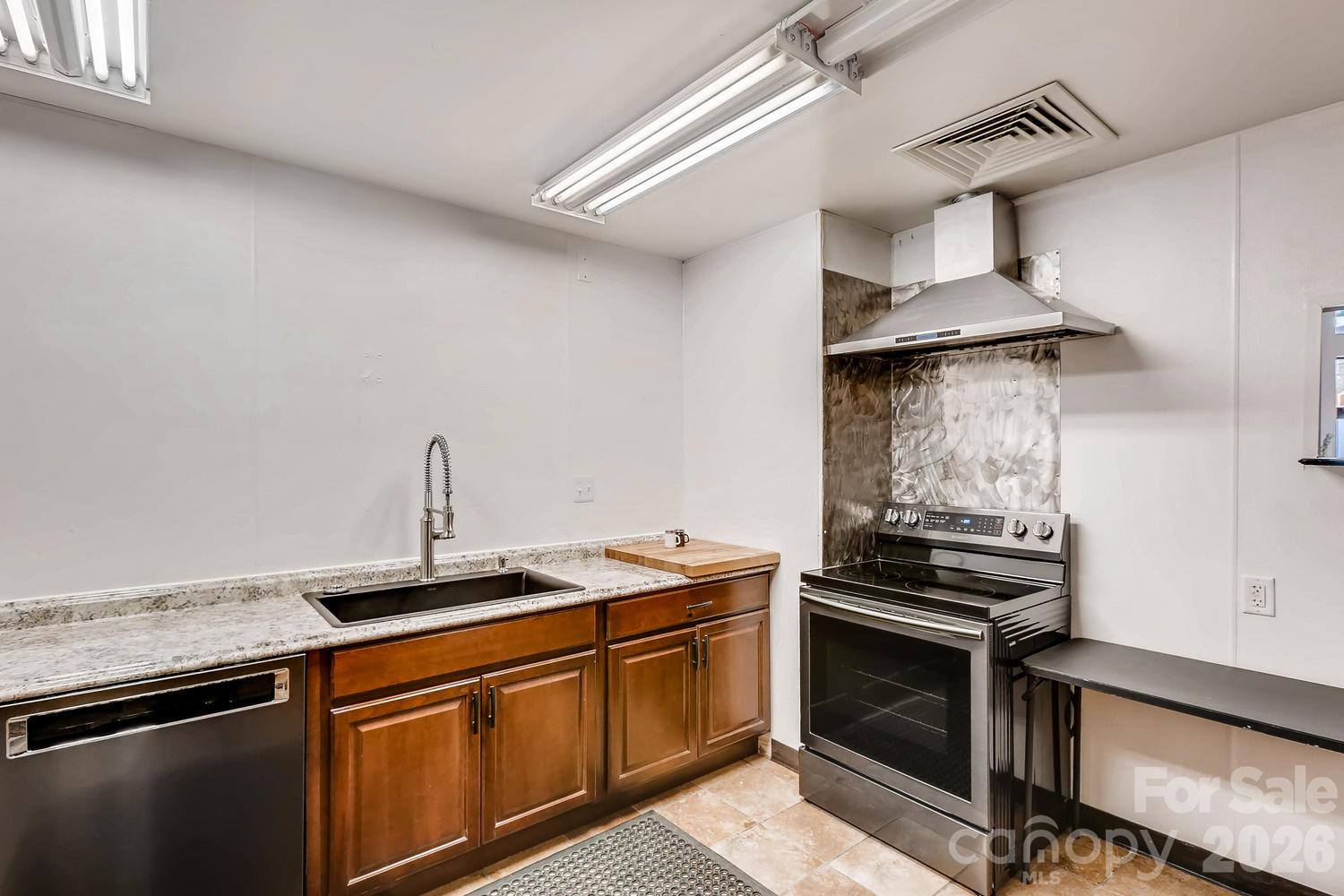 525 E 6th Street 115,116,117 Property Photo 17