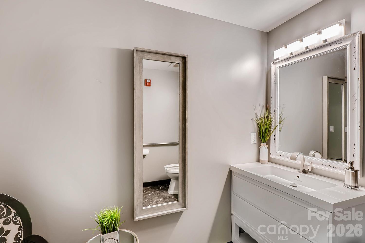 525 E 6th Street 115,116,117 Property Photo 20
