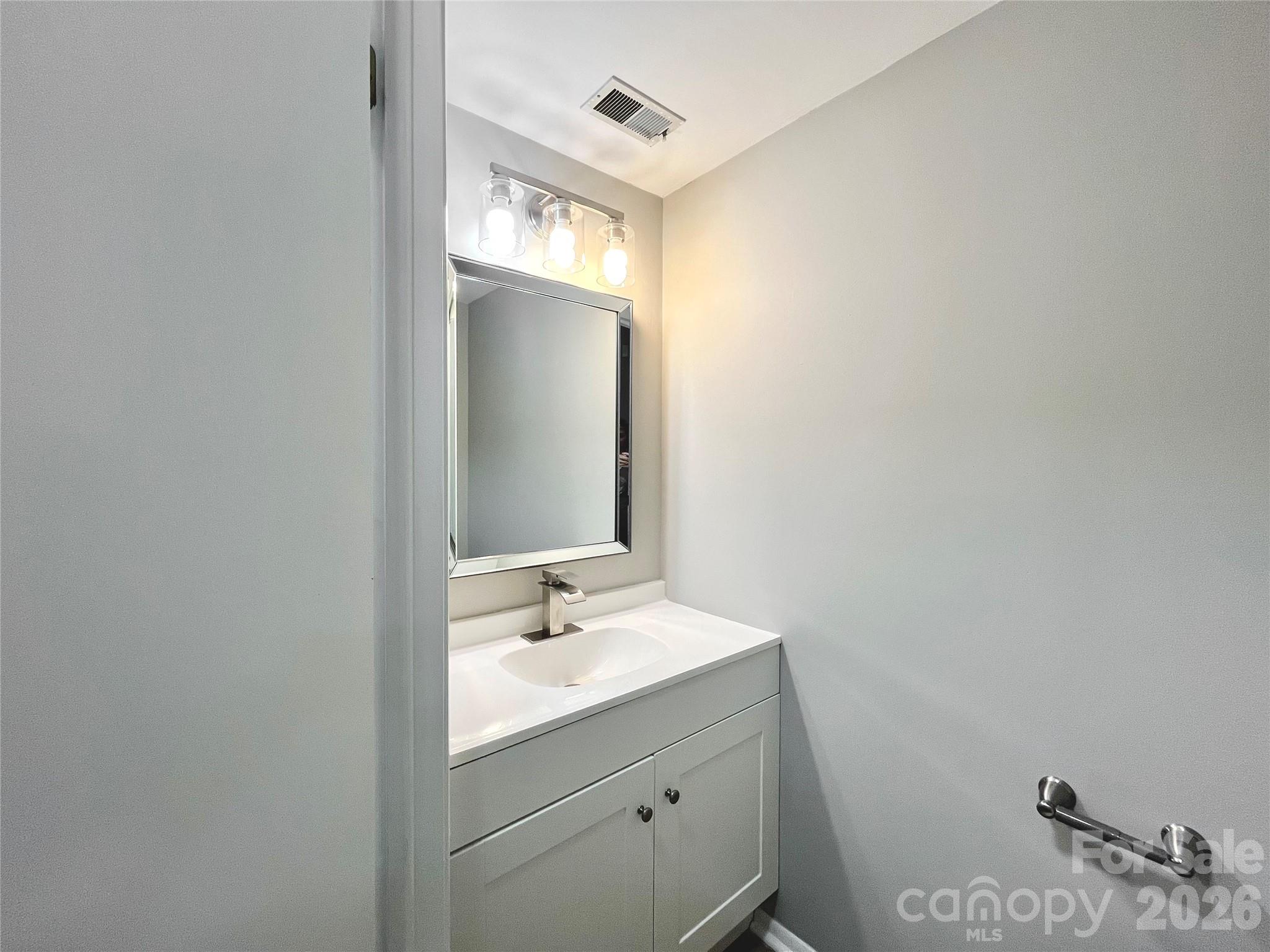 8234 Knights Bridge Road Property Photo 5