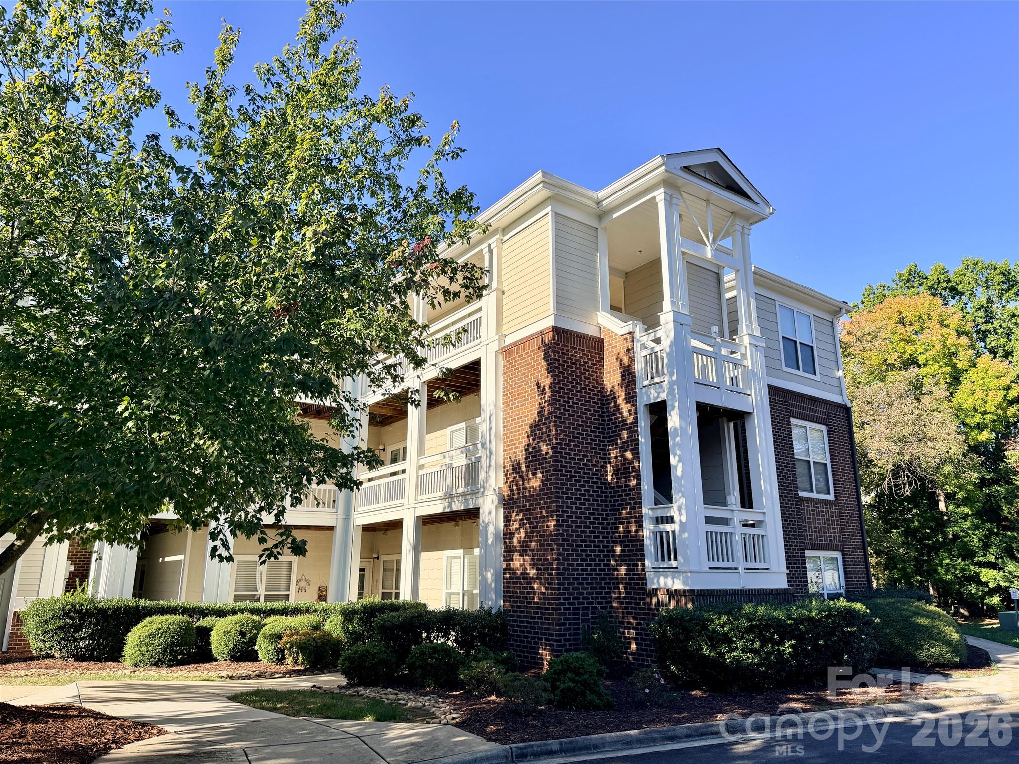 547 Southeast Drive Property Photo 1
