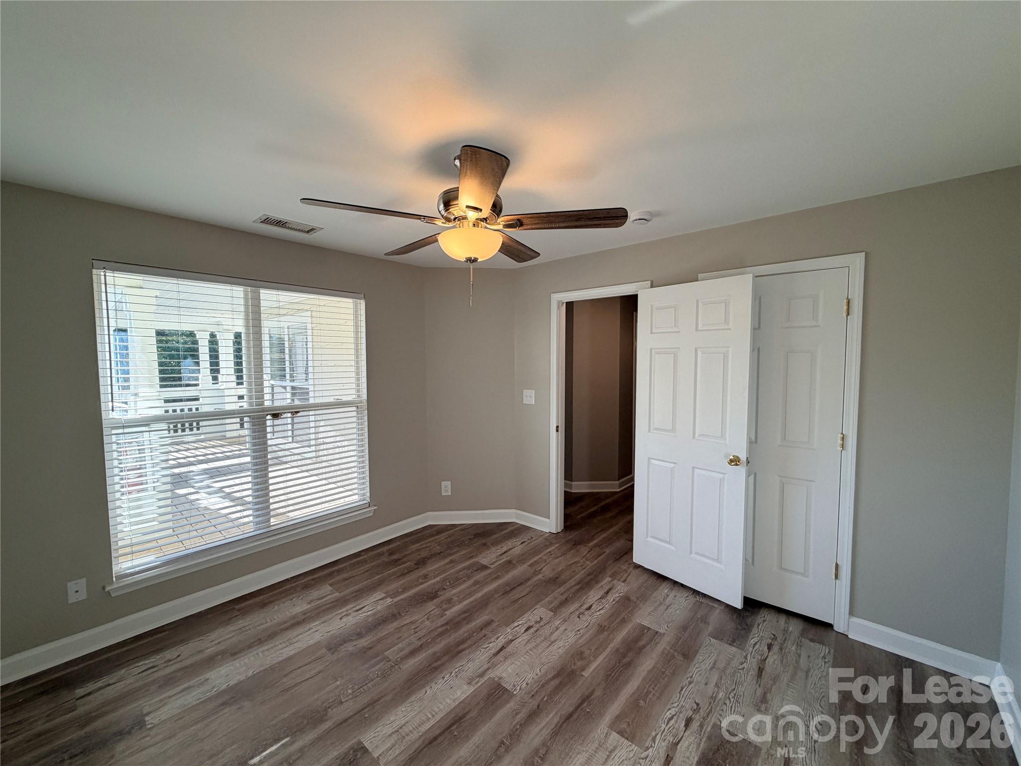 547 Southeast Drive Property Photo 3