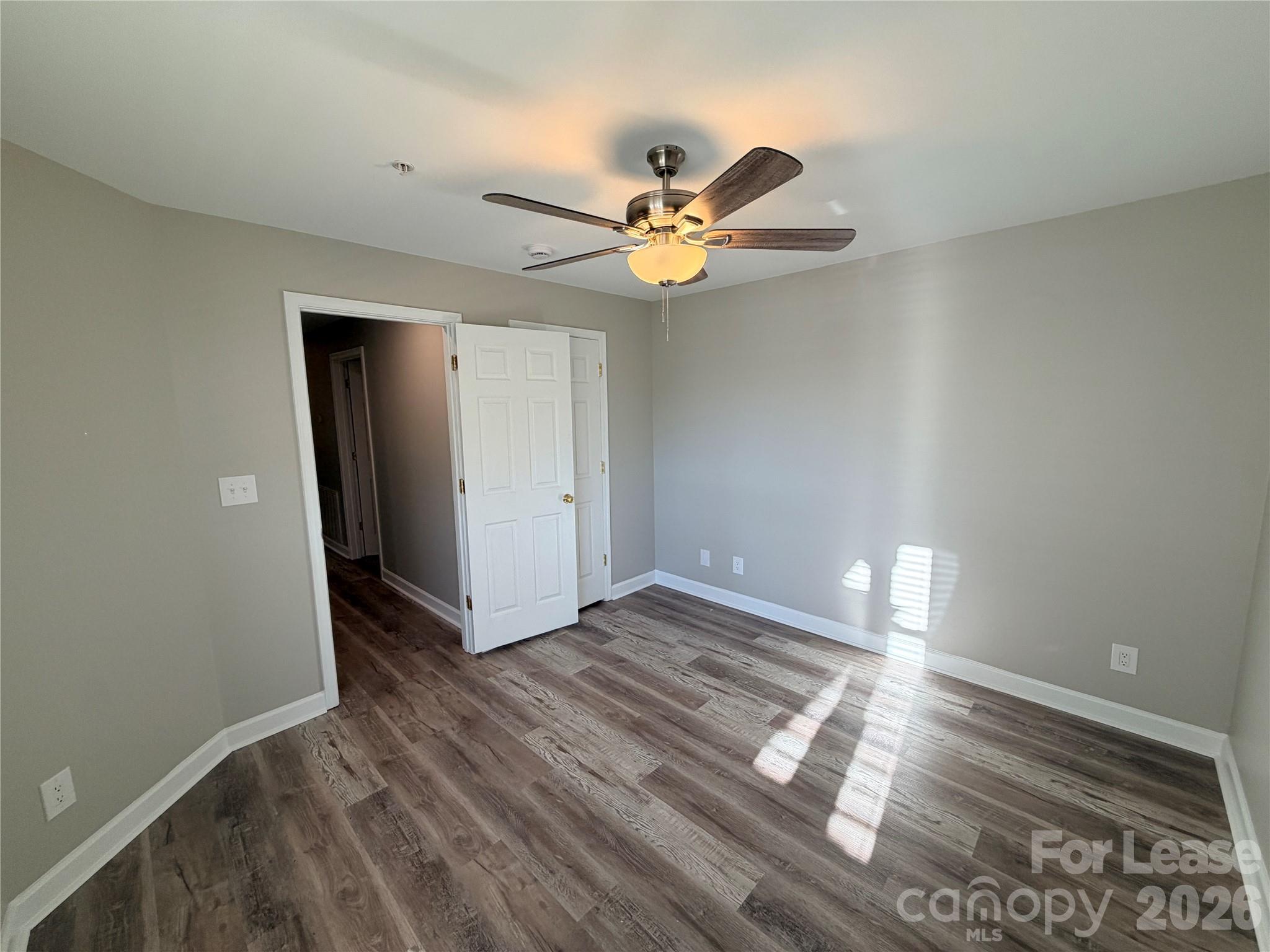 547 Southeast Drive Property Photo 4
