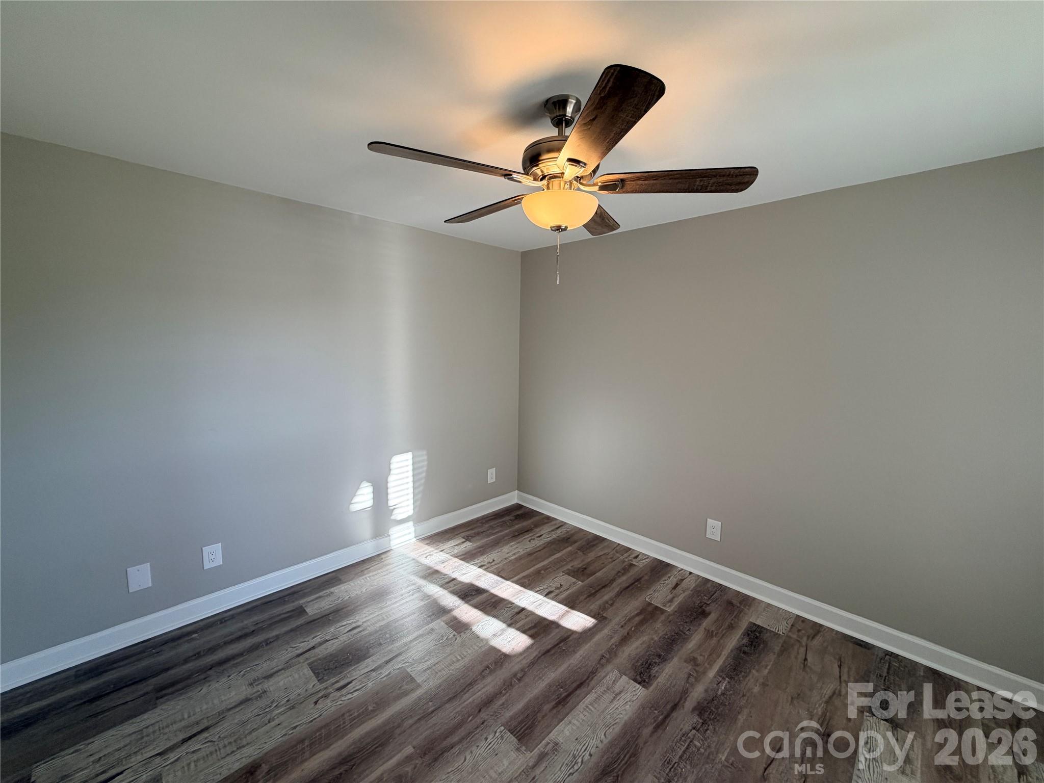 547 Southeast Drive Property Photo 5