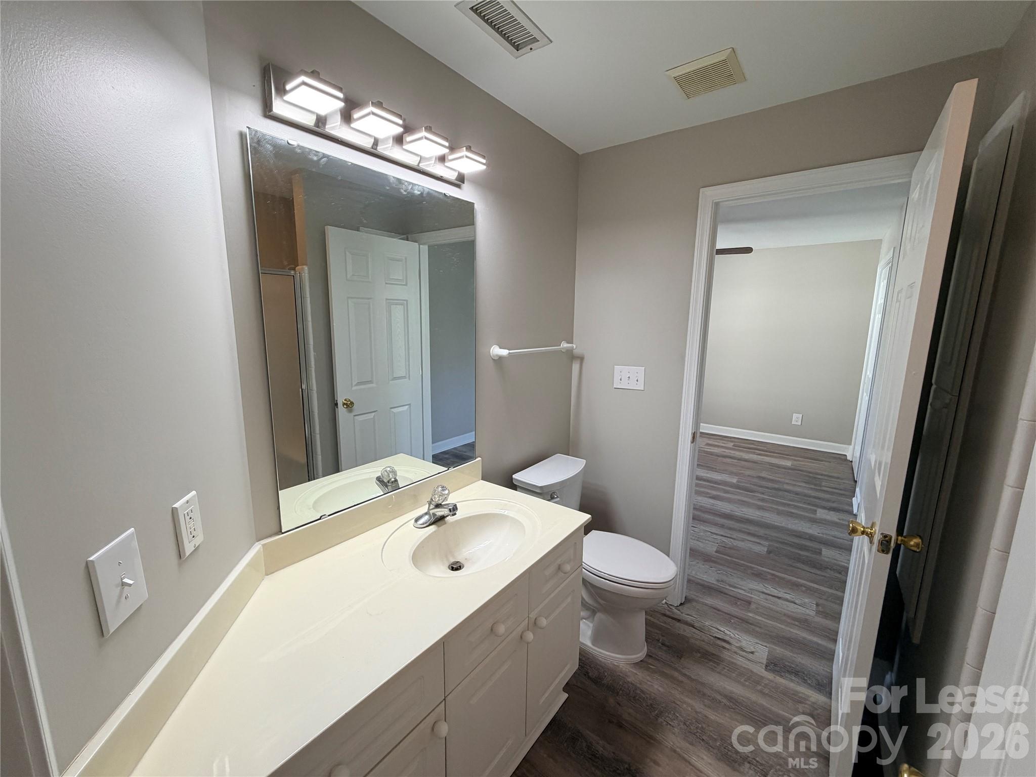 547 Southeast Drive Property Photo 6