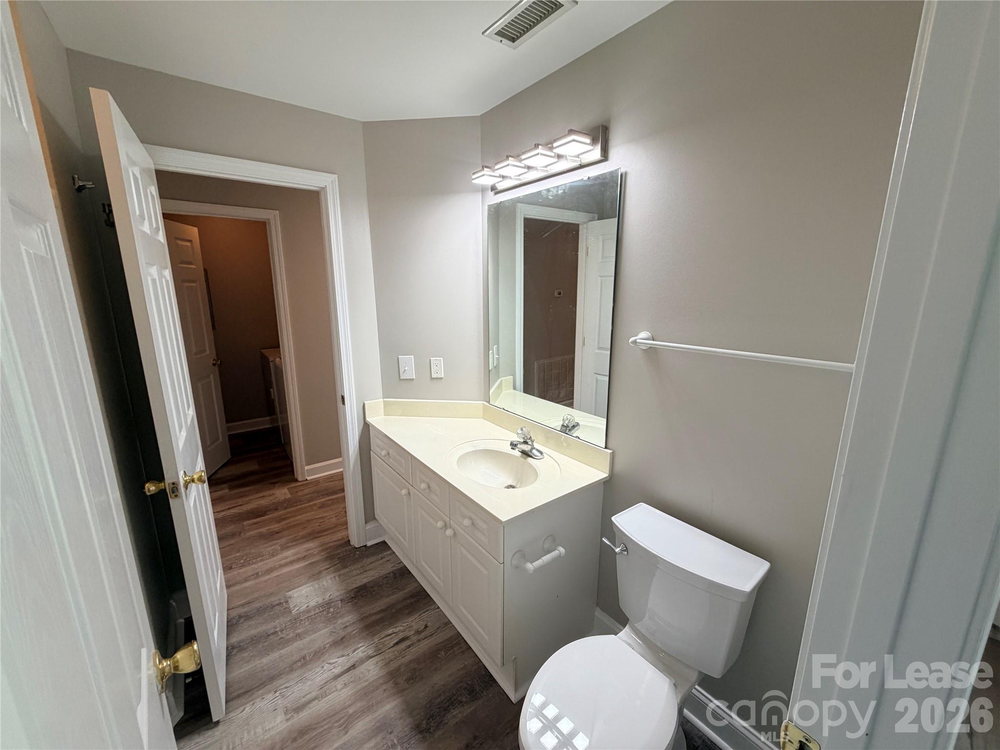 547 Southeast Drive Property Photo 8