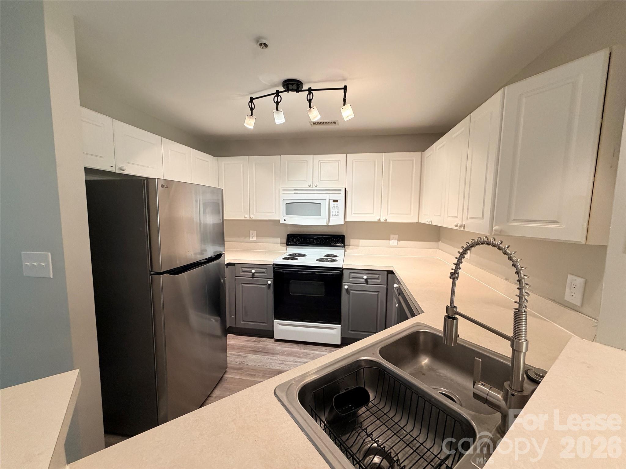 547 Southeast Drive Property Photo 13