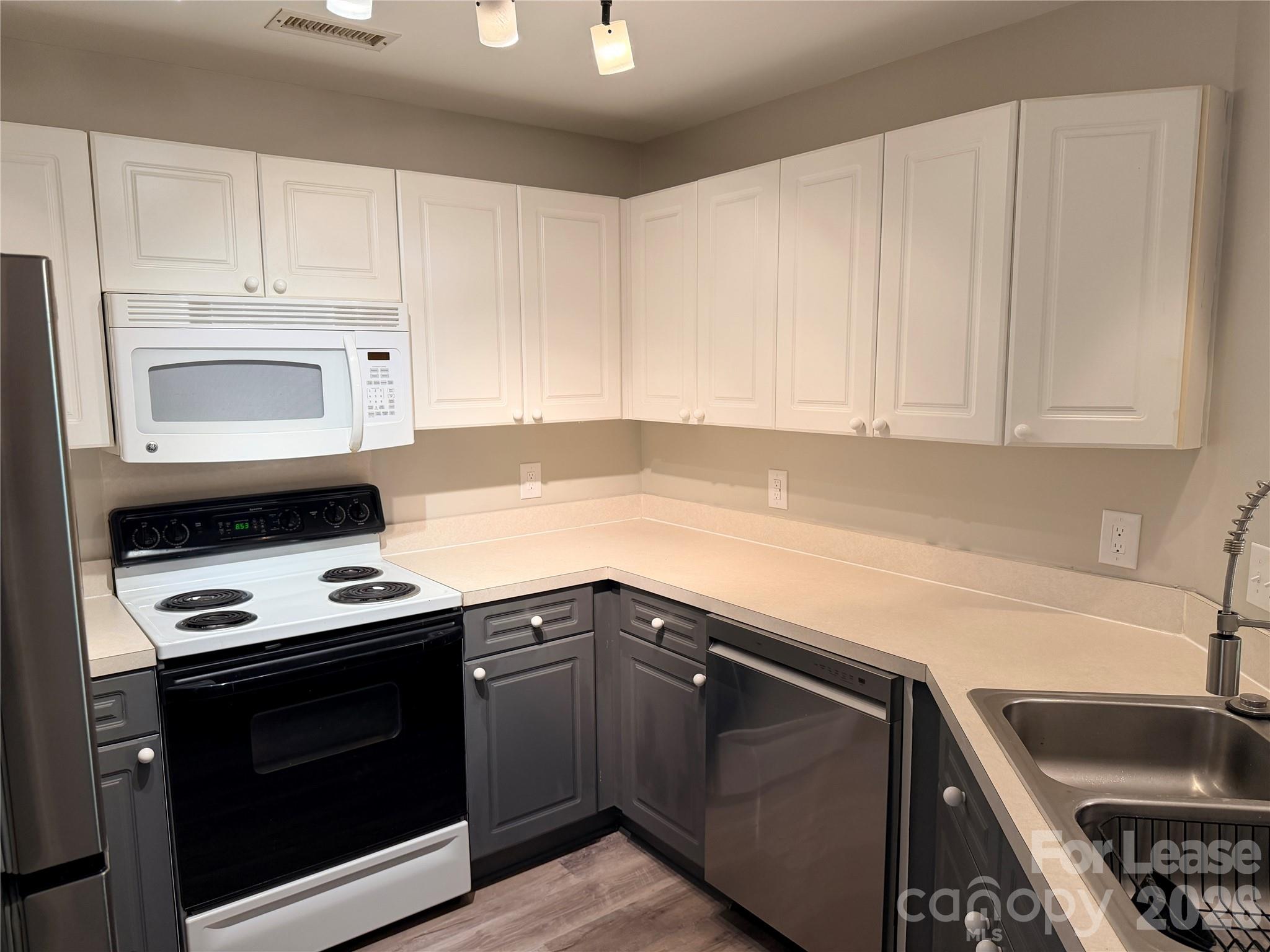 547 Southeast Drive Property Photo 15