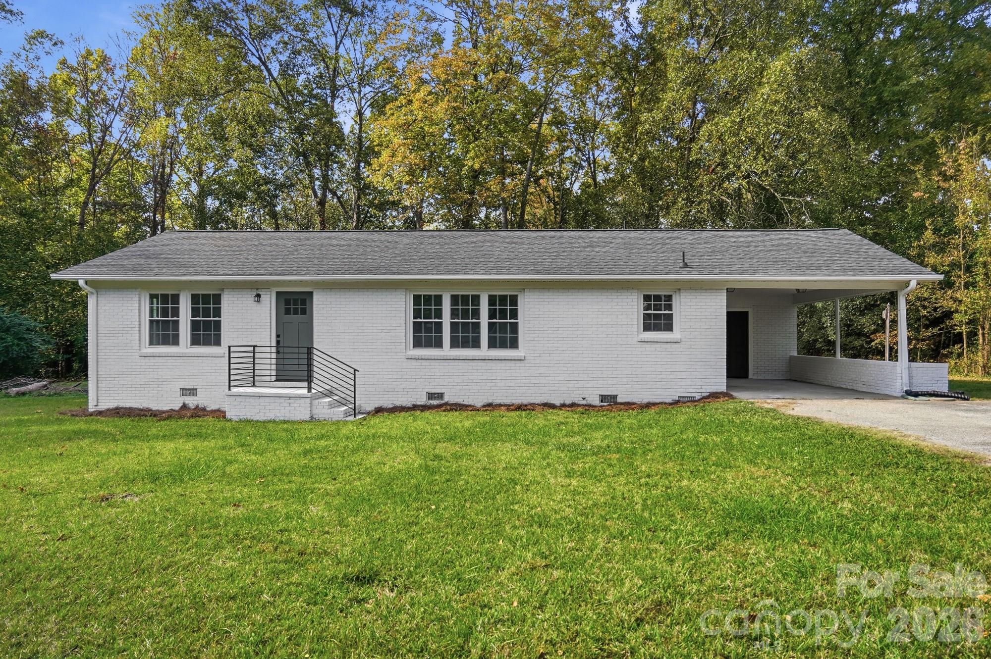1580 Pinewood Avenue Property Photo 1