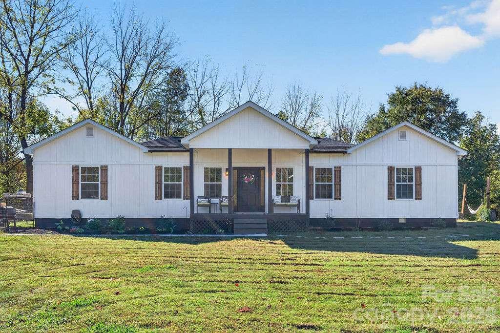 1347 Crossland Road Property Photo 1