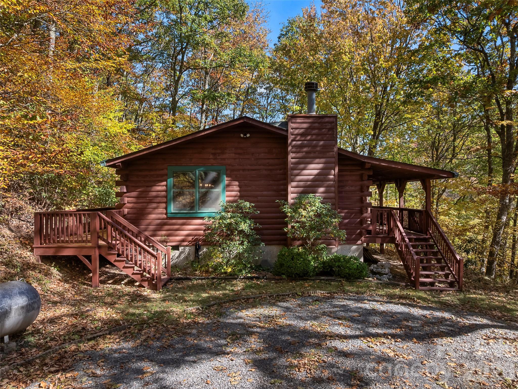 716 Wolf Laurel Drive Property Photo 2