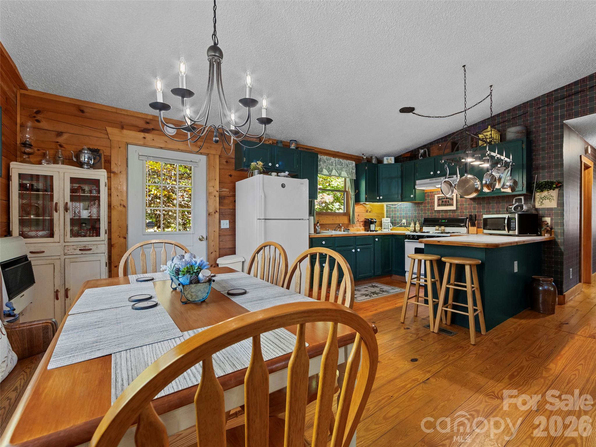 716 Wolf Laurel Drive Property Photo 8