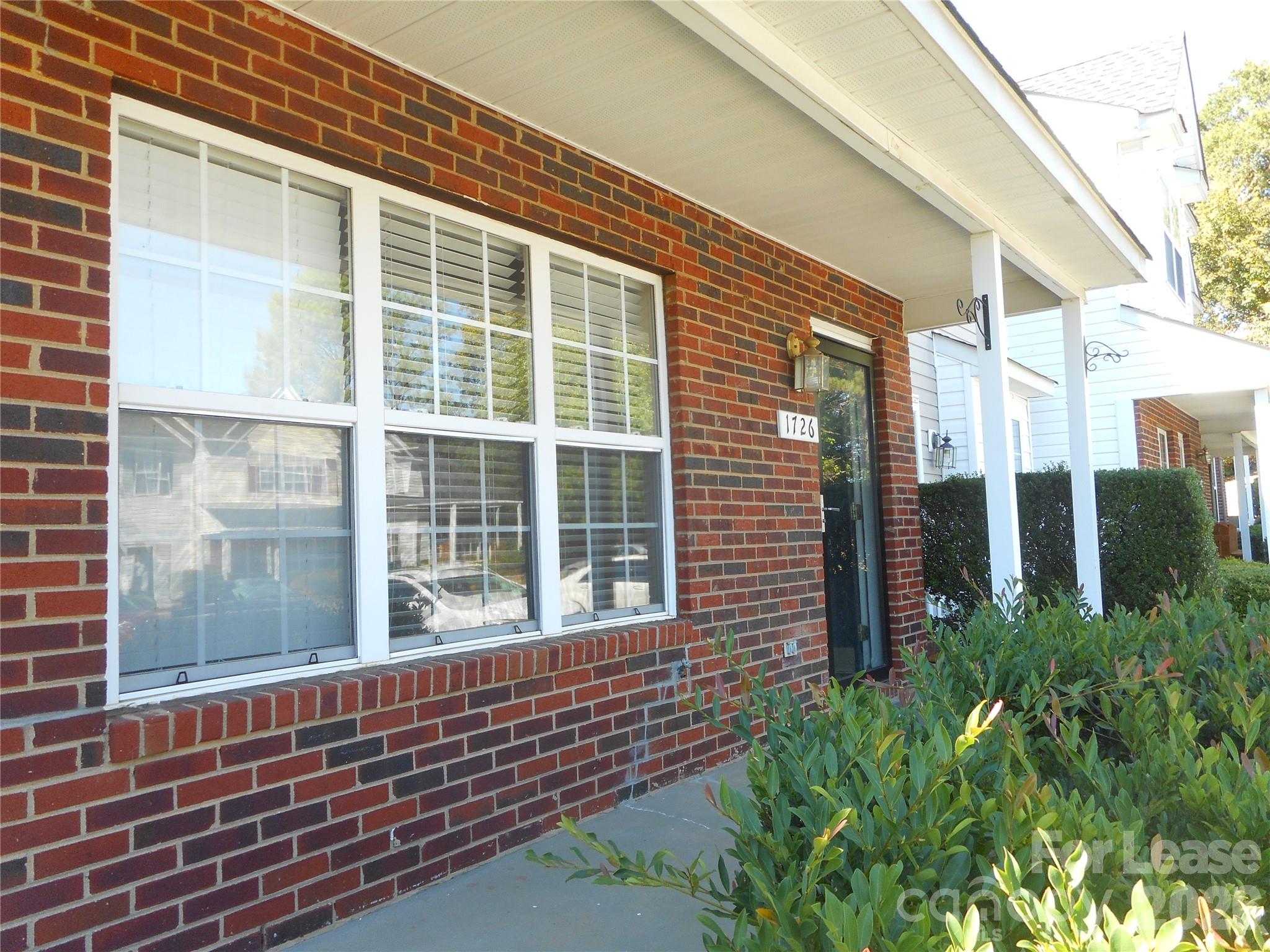 1726 Forest Side Lane Property Photo 2