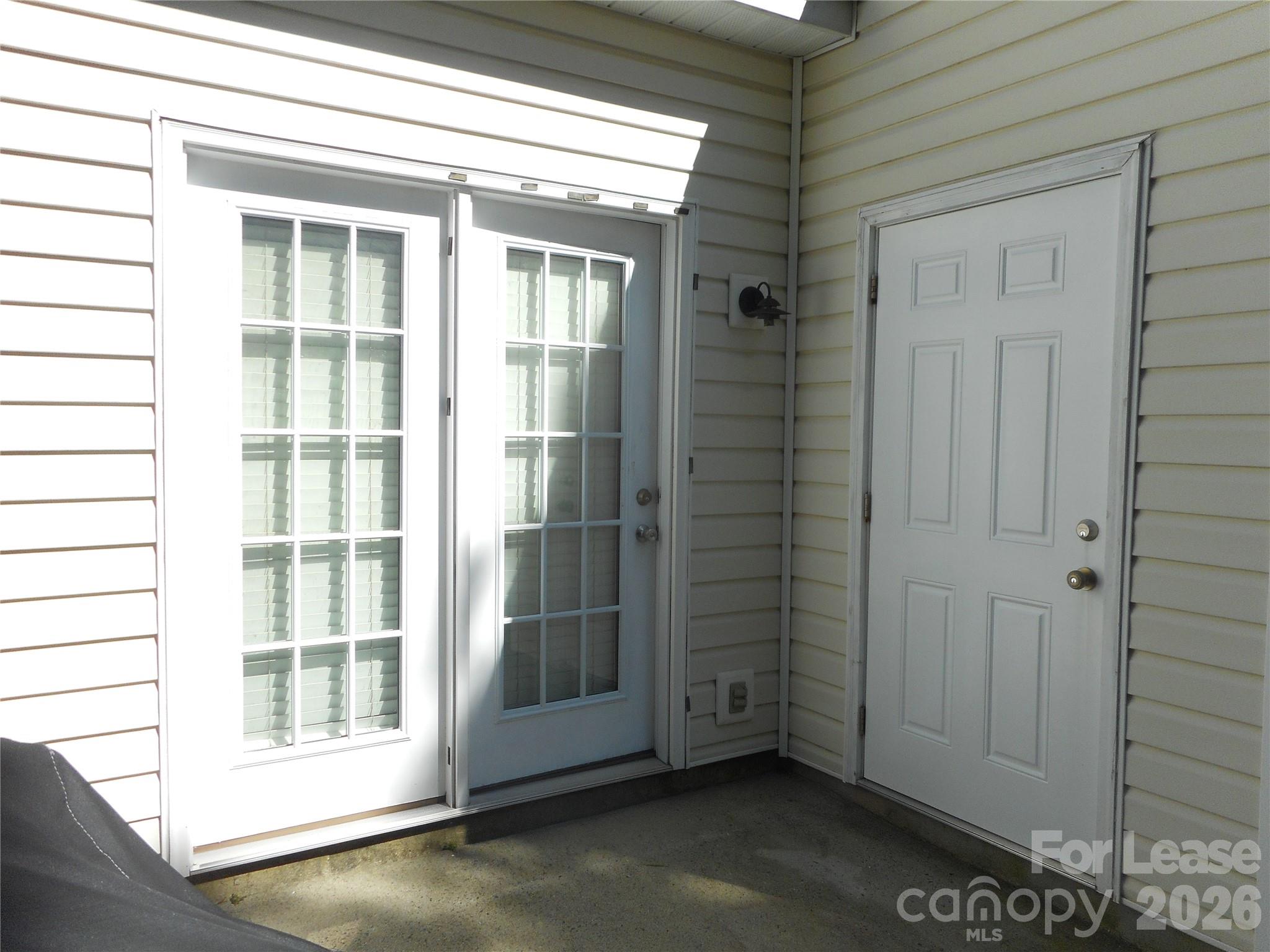 1726 Forest Side Lane Property Photo 3