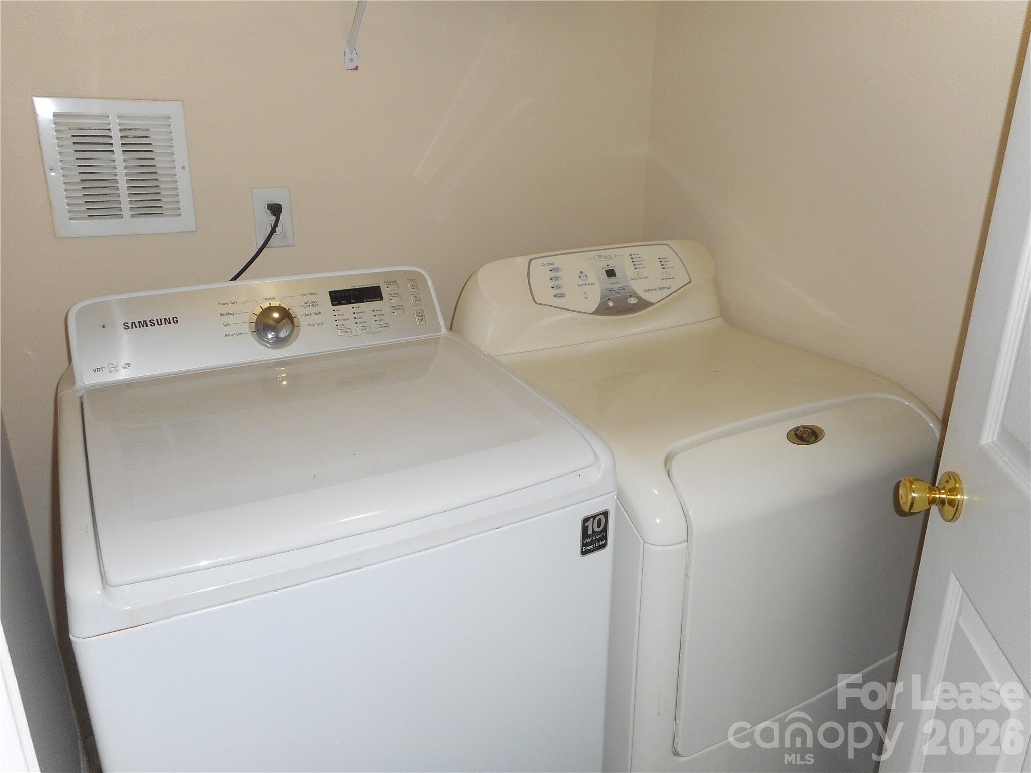 1726 Forest Side Lane Property Photo 5